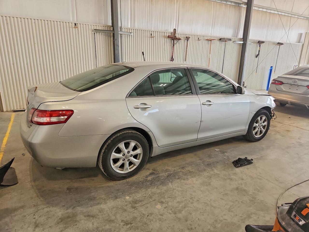 2010 Toyota Camry Le Silver vin: 4T4BF3EK8AR064107