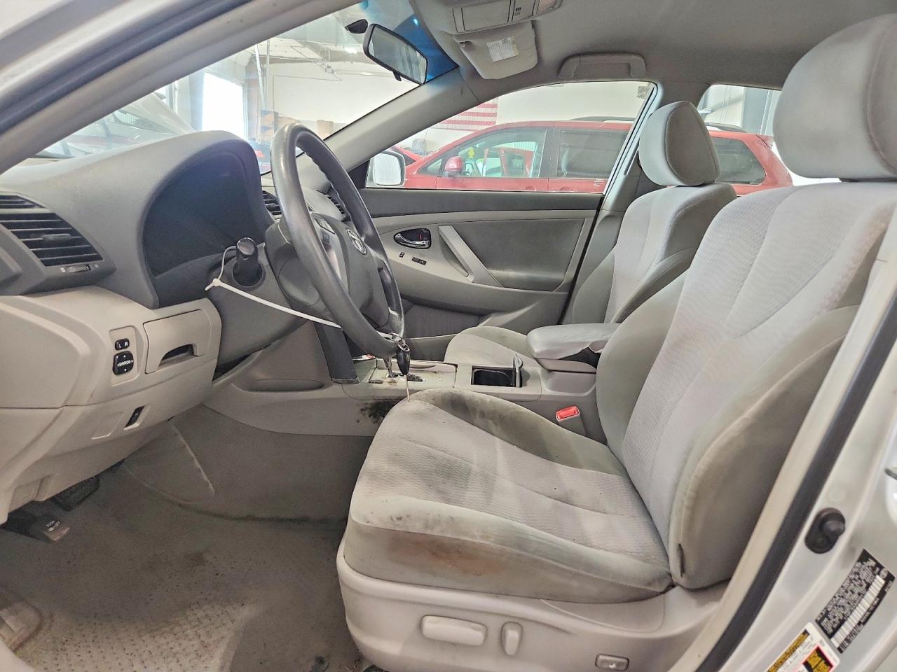 2010 Toyota Camry Le Silver vin: 4T4BF3EK8AR064107