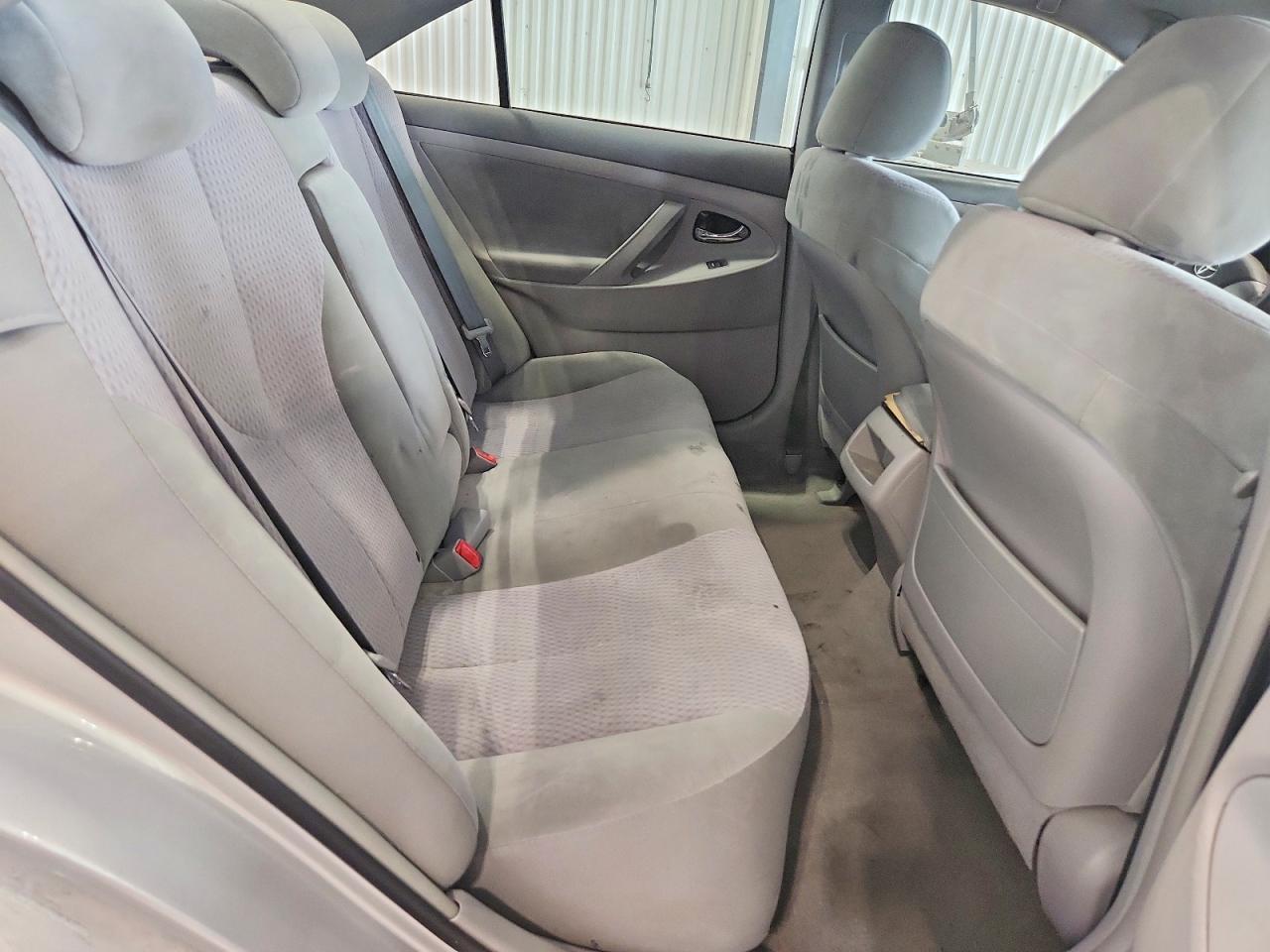 2010 Toyota Camry Le Silver vin: 4T4BF3EK8AR064107