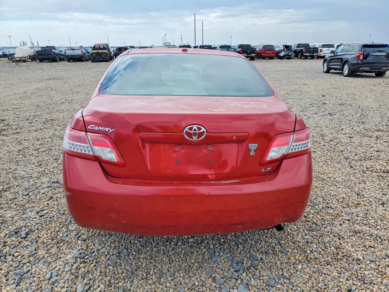 2010 Toyota Camry Le Red vin: 4T4BF3EK8AR066035