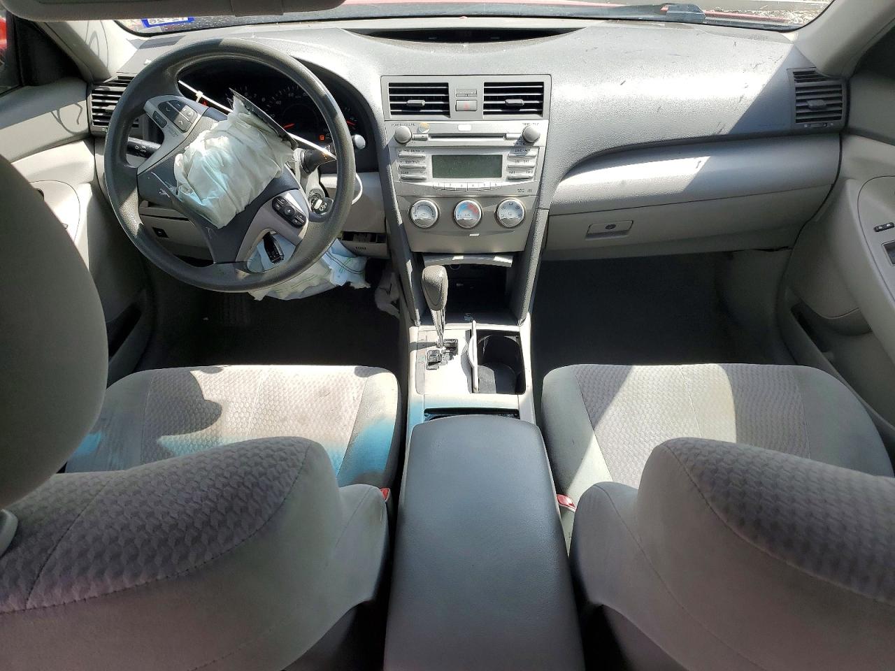 2010 Toyota Camry Le Red vin: 4T4BF3EK8AR066035