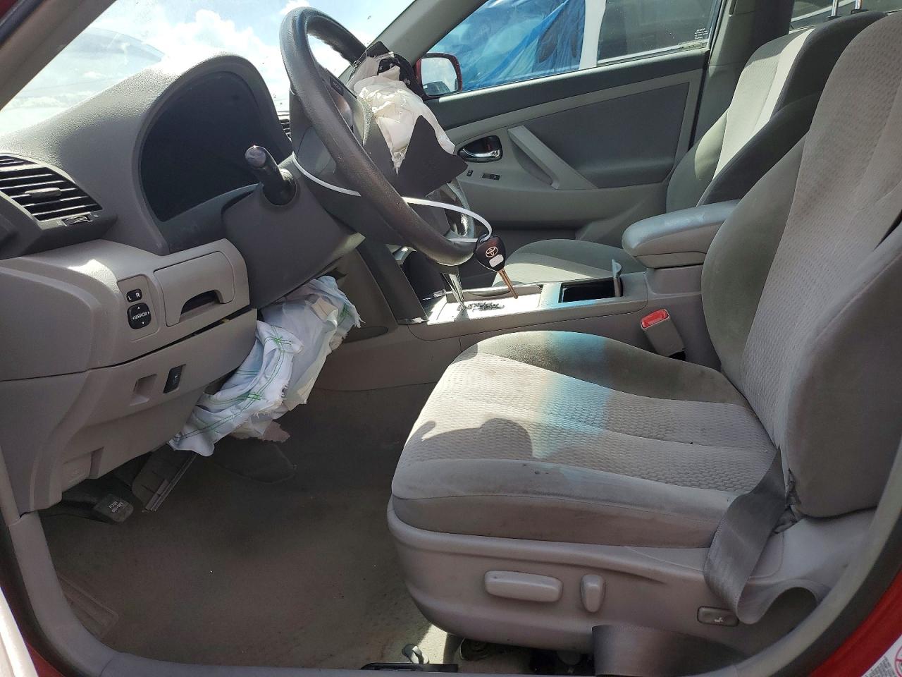 2010 Toyota Camry Le Red vin: 4T4BF3EK8AR066035