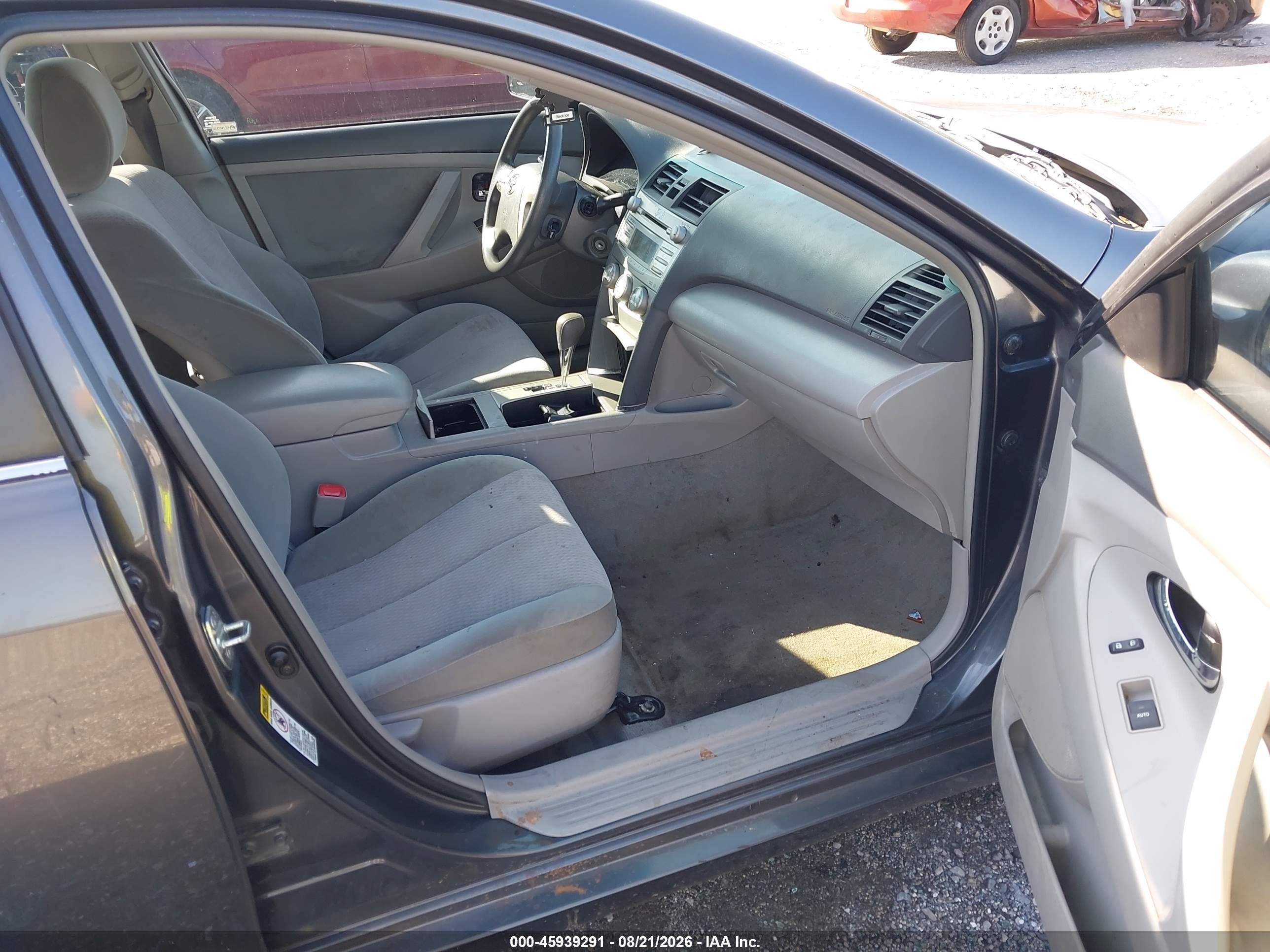 2010 Toyota Camry Le Gray vin: 4T4BF3EK8AR066309