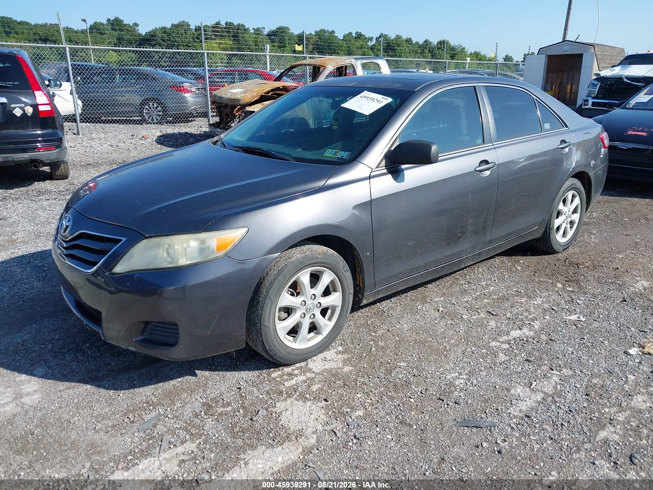 2010 Toyota Camry Le Gray vin: 4T4BF3EK8AR066309