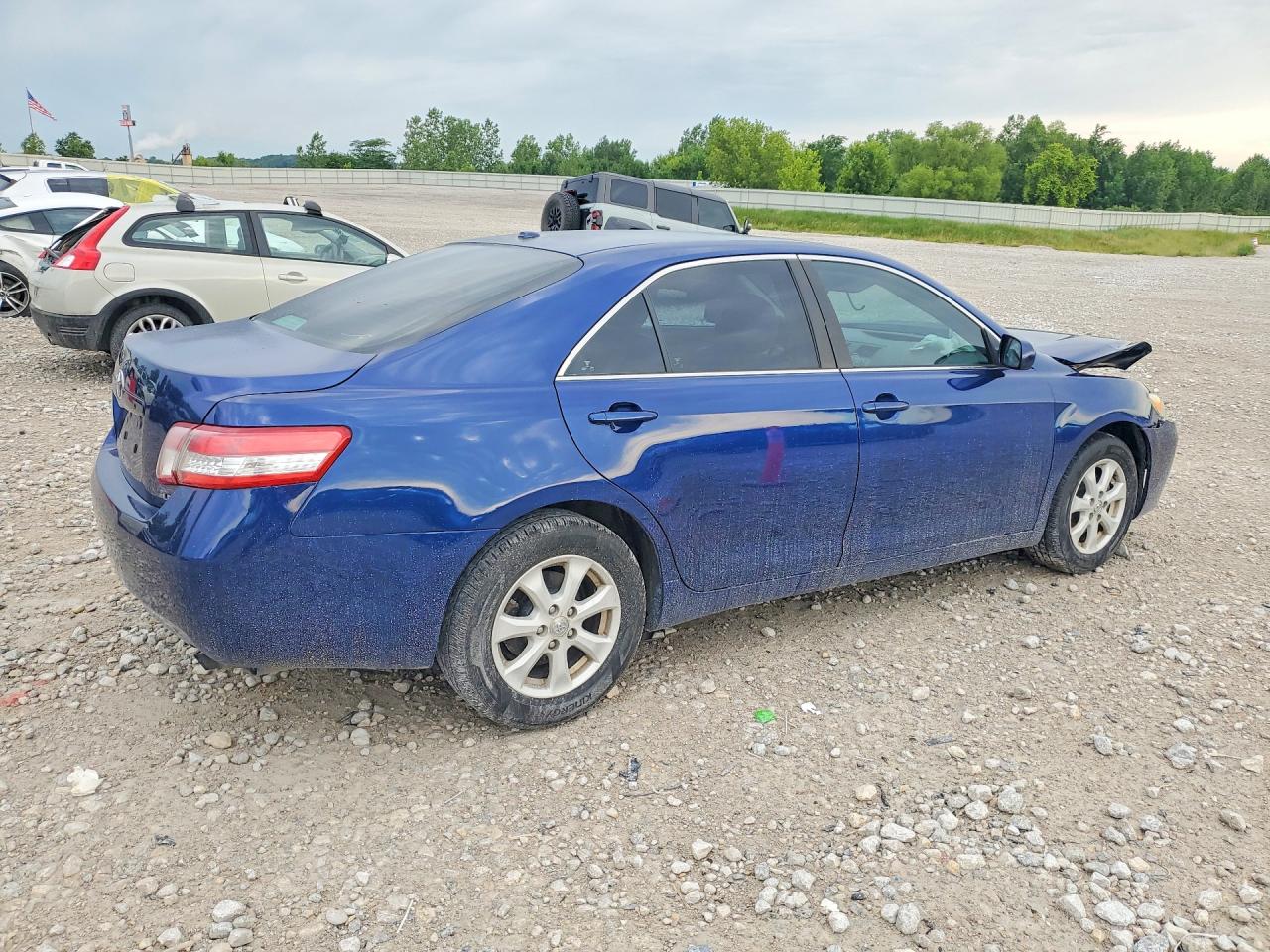 2010 Toyota Camry Le Blue vin: 4T4BF3EK8AR070103