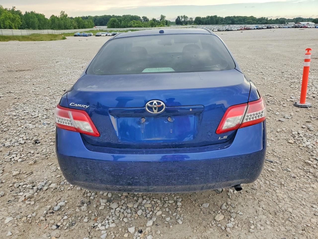 2010 Toyota Camry Le Blue vin: 4T4BF3EK8AR070103