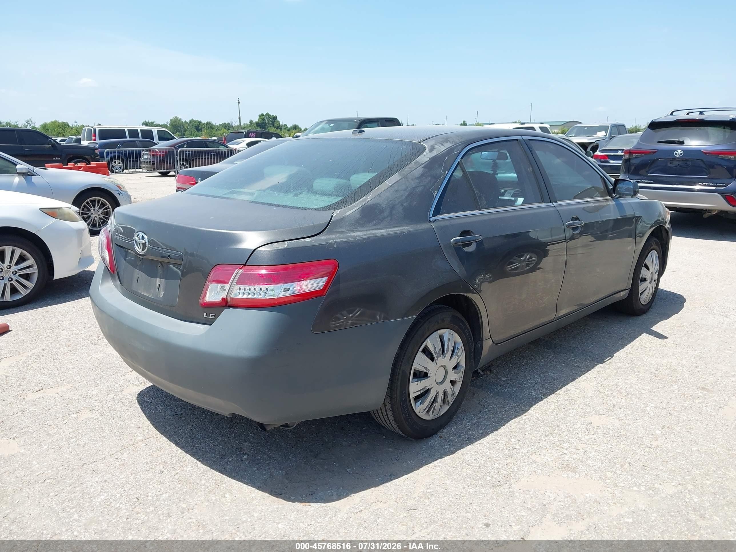 2010 Toyota Camry Le Серый vin: 4T4BF3EK8AR072868
