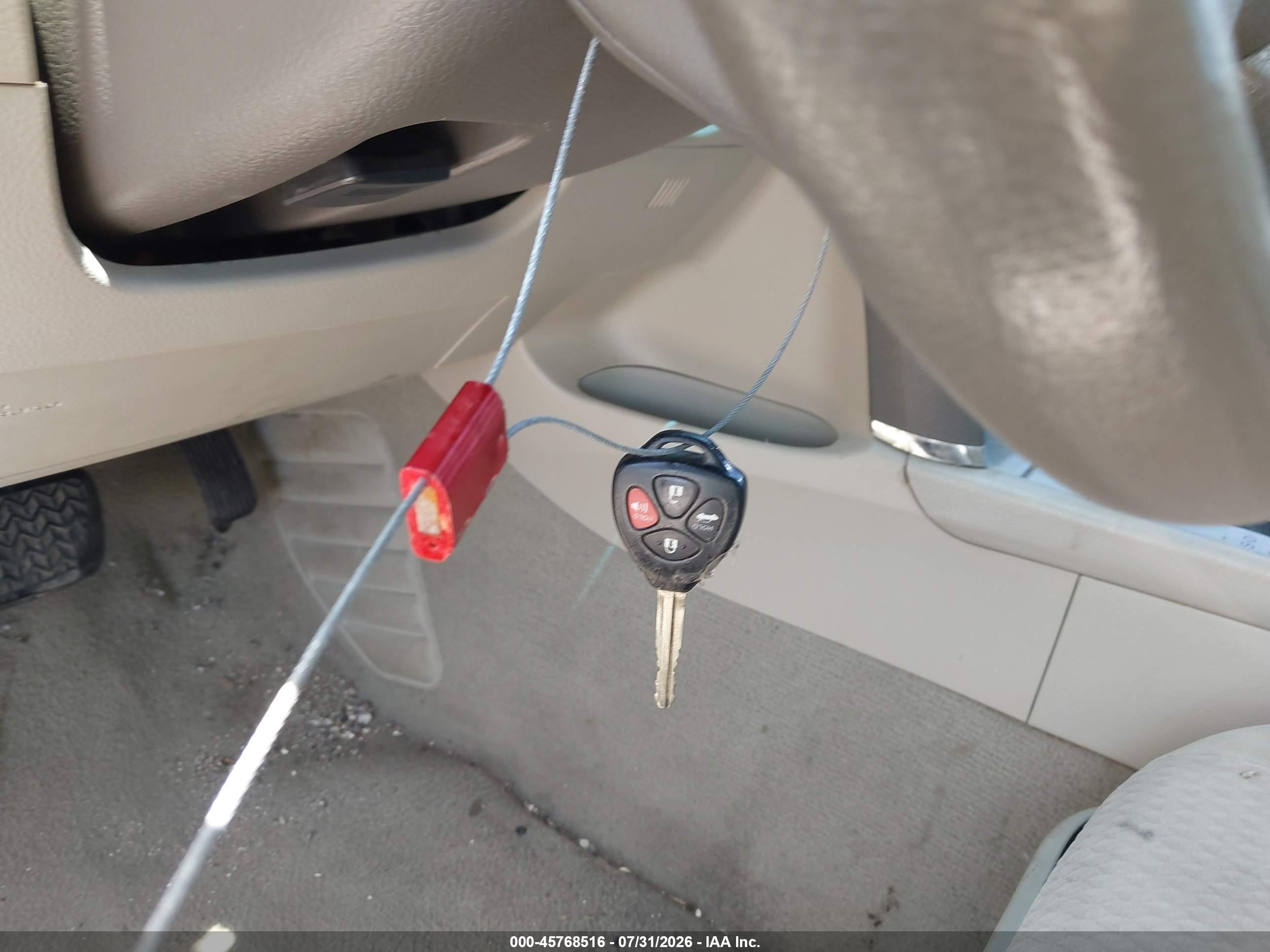 2010 Toyota Camry Le Серый vin: 4T4BF3EK8AR072868