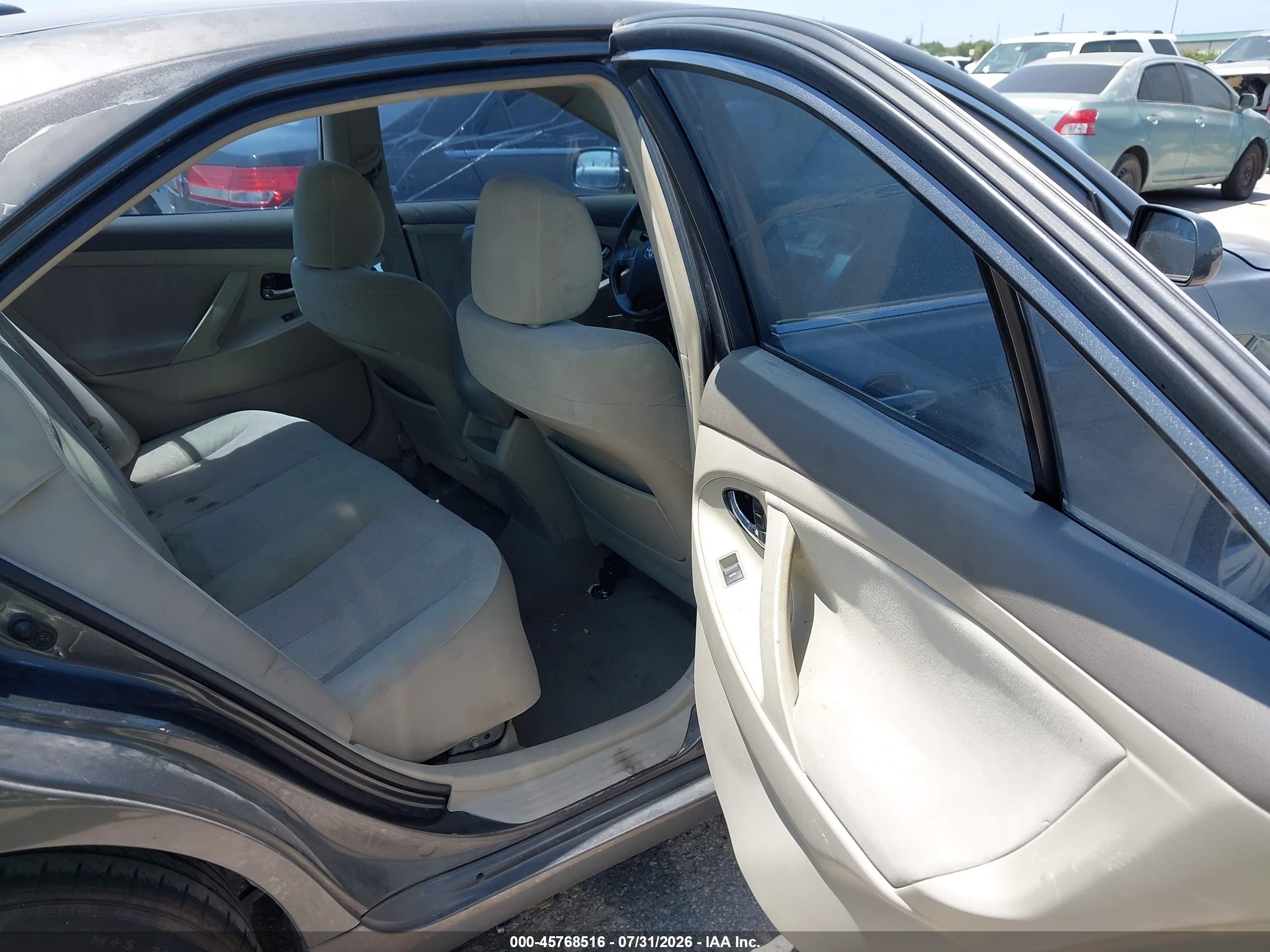 2010 Toyota Camry Le Серый vin: 4T4BF3EK8AR072868
