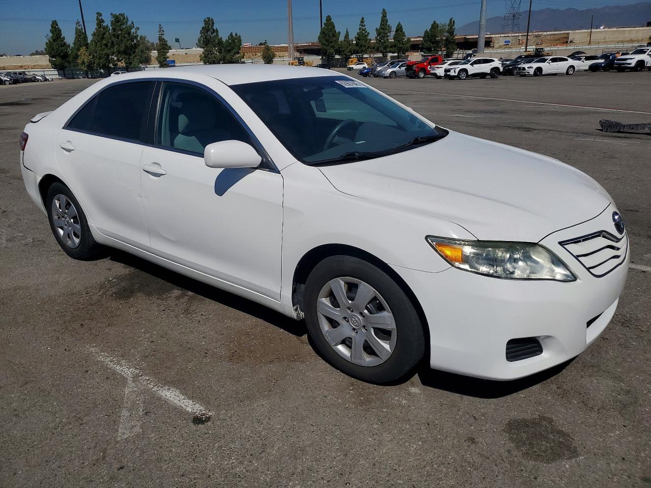 2010 Toyota Camry Le White vin: 4T4BF3EK8AR074927