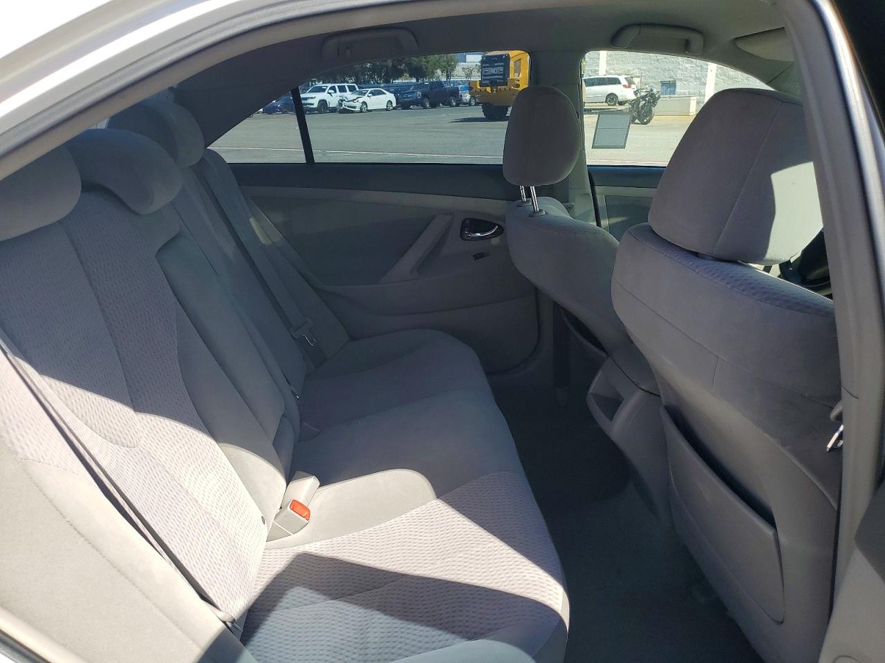2010 Toyota Camry Le White vin: 4T4BF3EK8AR074927