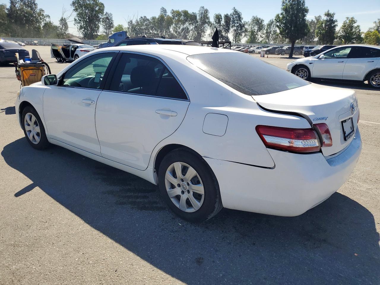 2010 Toyota Camry Le White vin: 4T4BF3EK8AR074927