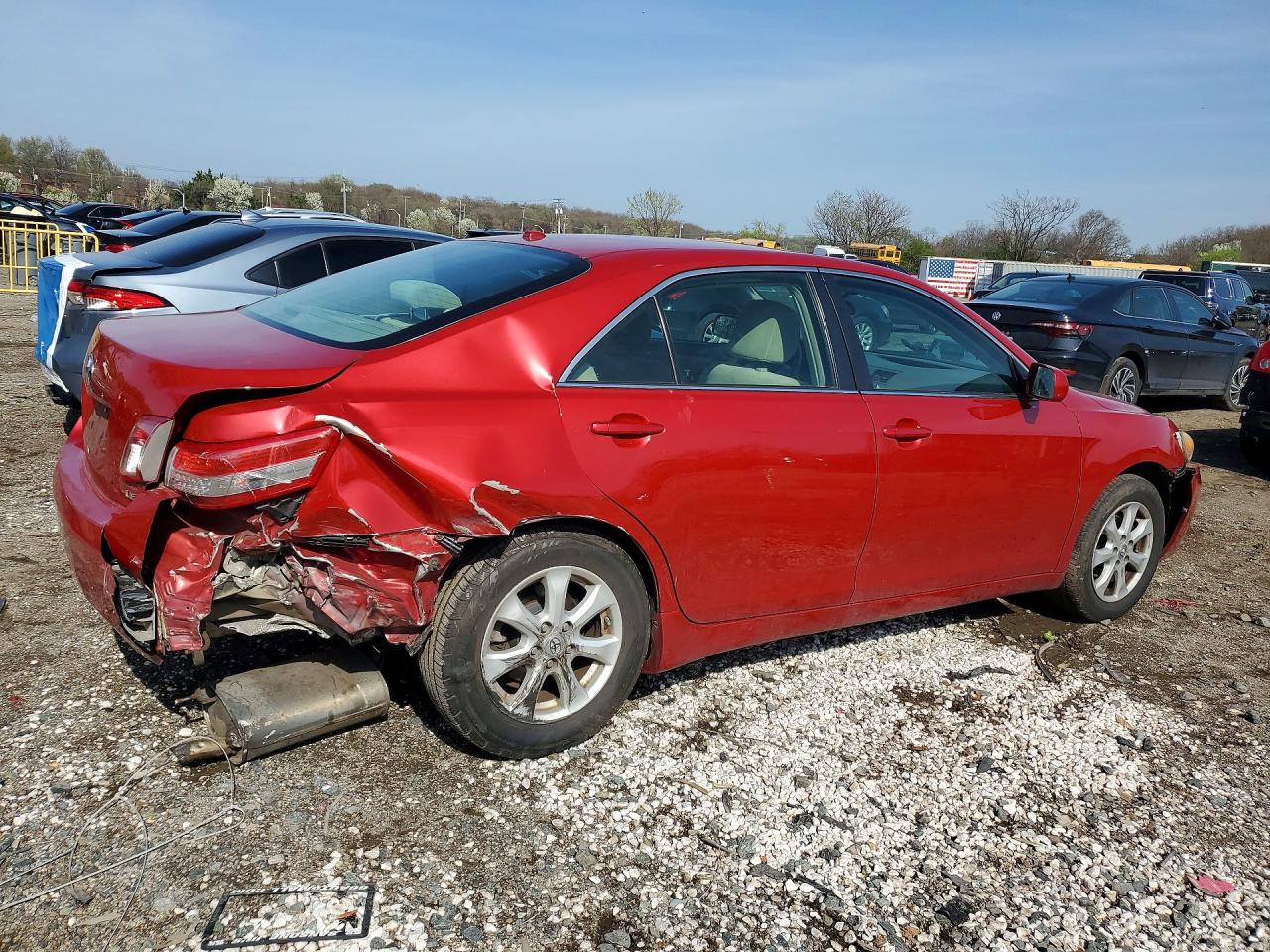2010 Toyota Camry Le Red vin: 4T4BF3EK8AR087094