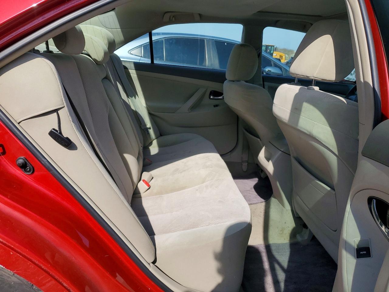 2010 Toyota Camry Le Red vin: 4T4BF3EK8AR087094