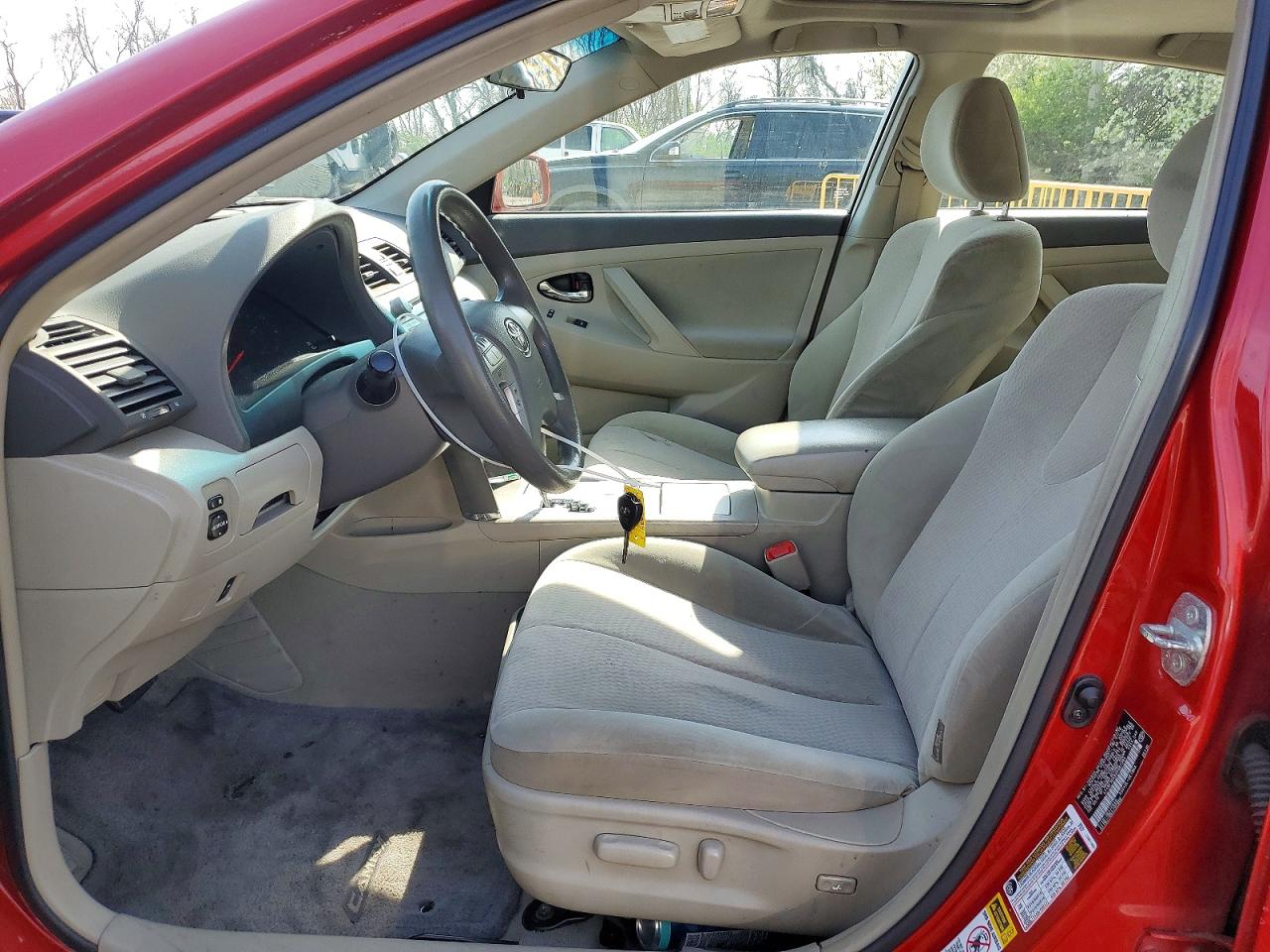 2010 Toyota Camry Le Red vin: 4T4BF3EK8AR087094