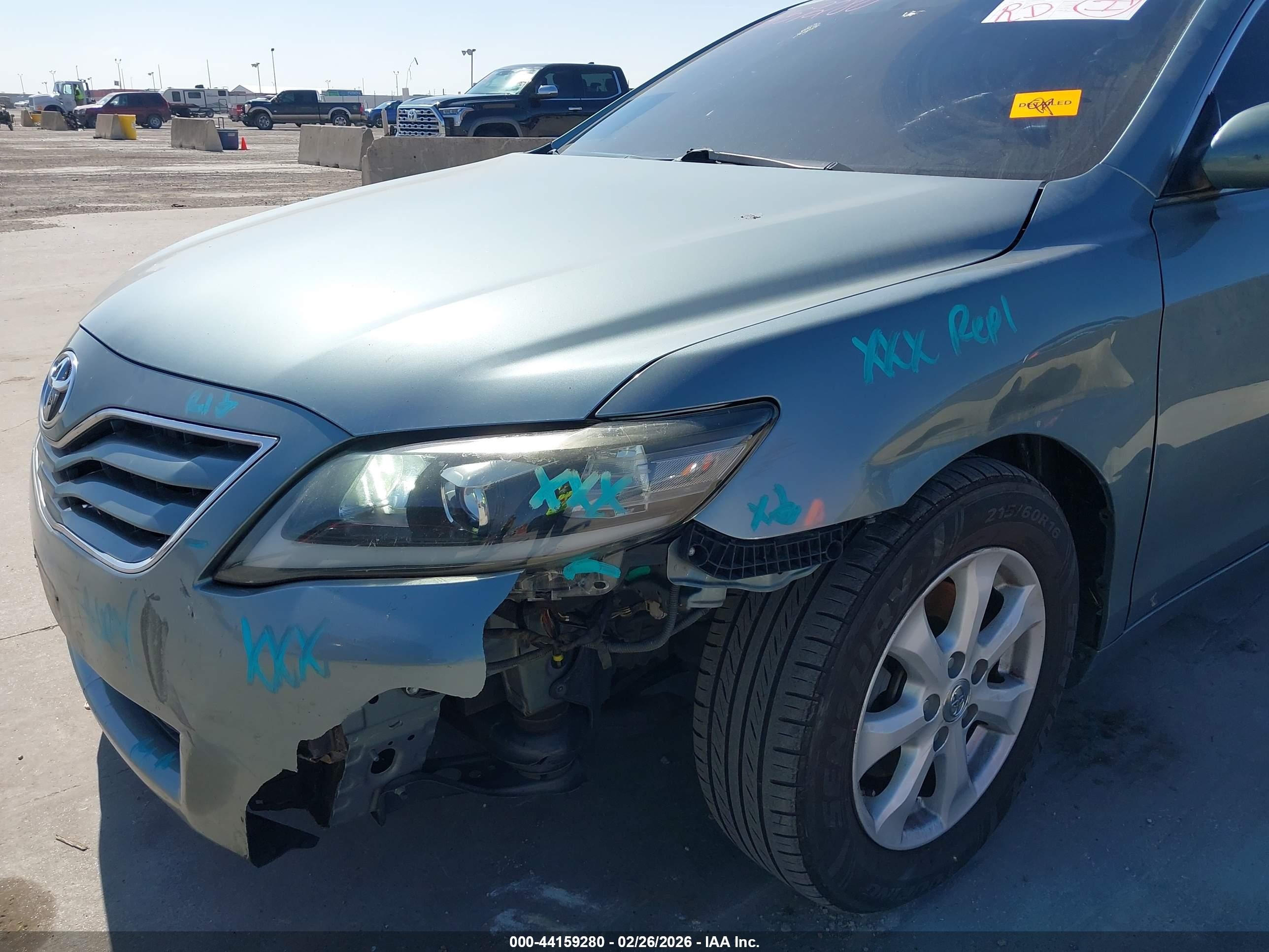 2011 Toyota Camry Le Green vin: 4T4BF3EK8BR101626