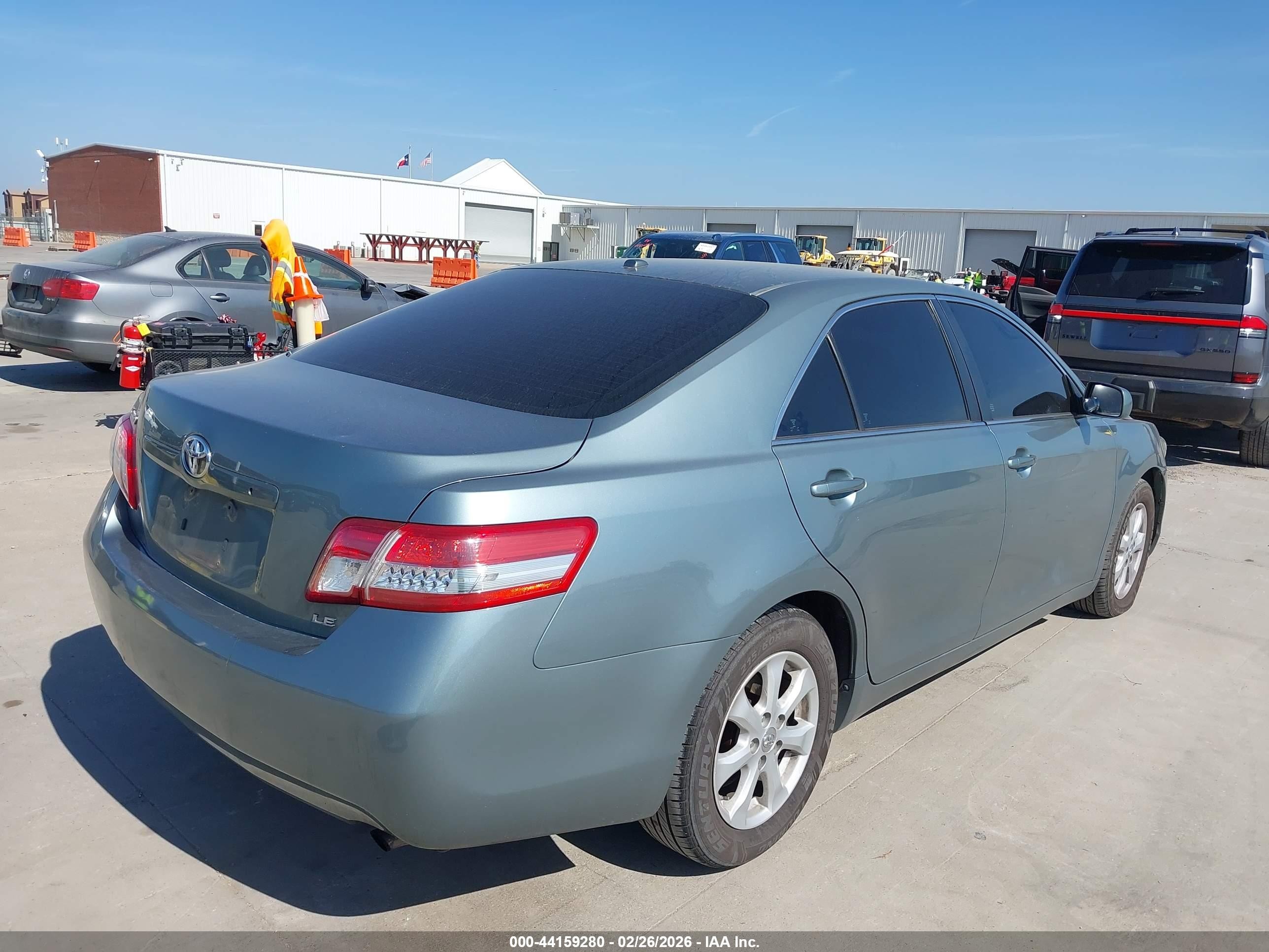 2011 Toyota Camry Le Green vin: 4T4BF3EK8BR101626