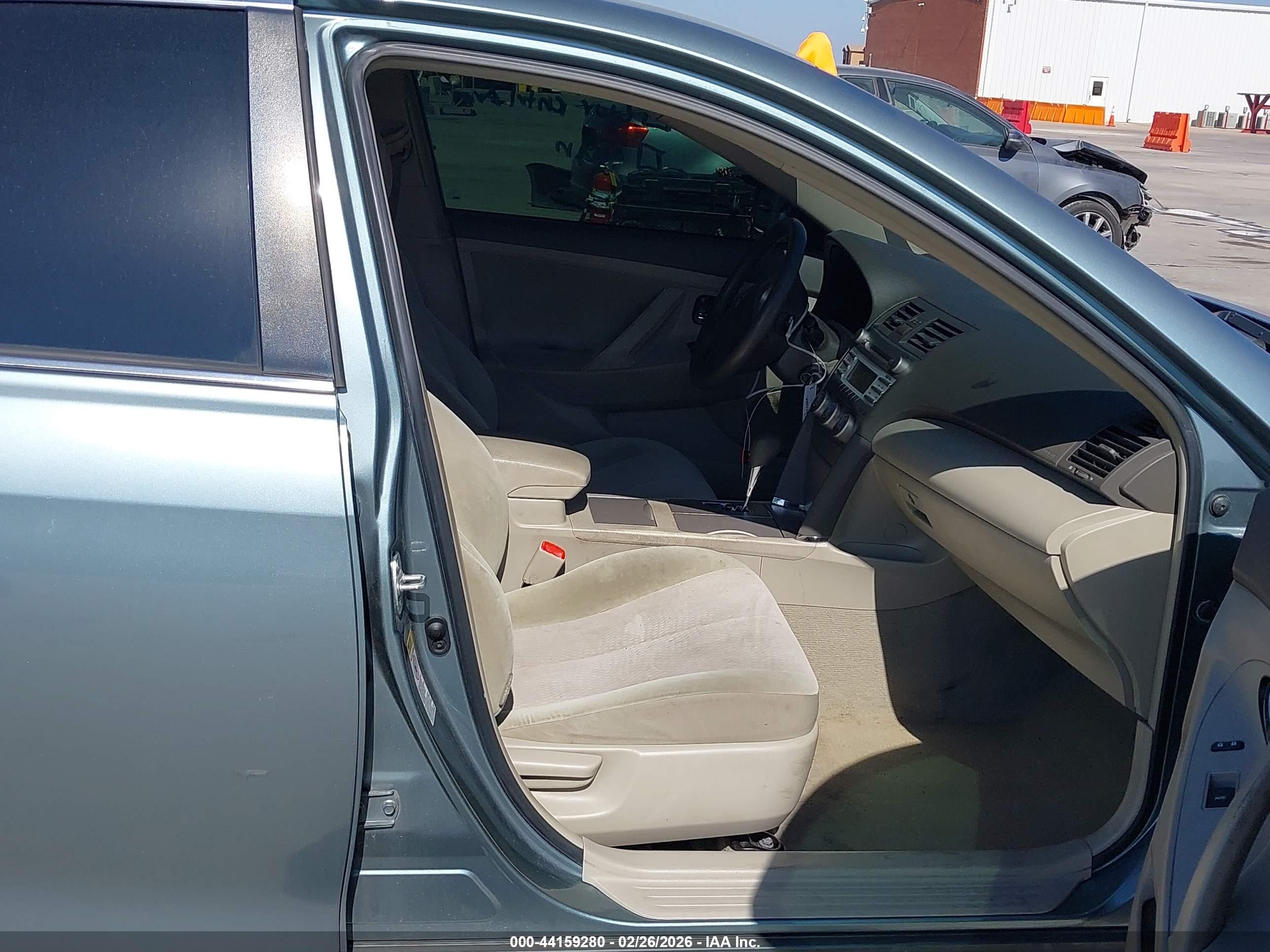 2011 Toyota Camry Le Green vin: 4T4BF3EK8BR101626