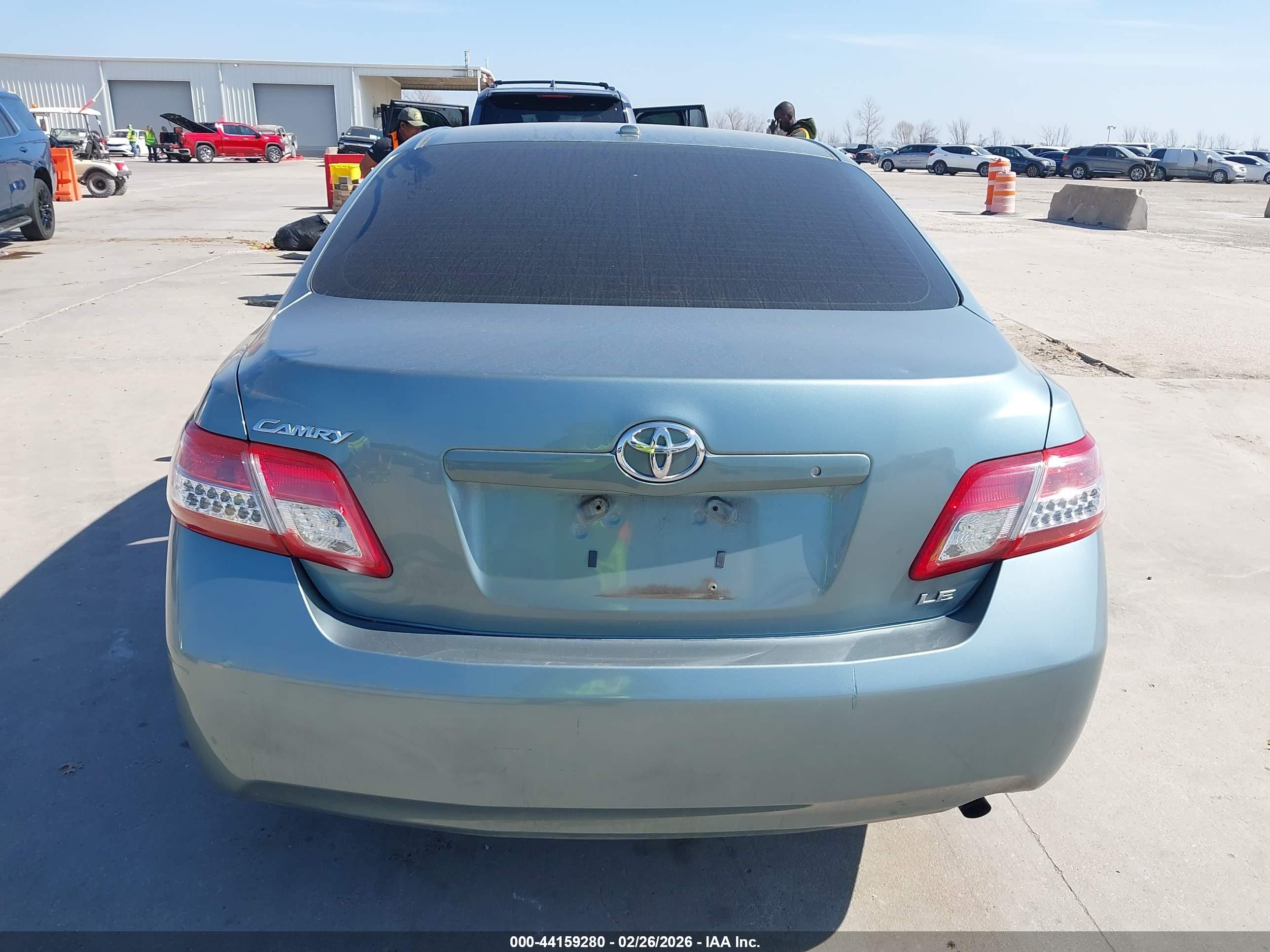 2011 Toyota Camry Le Green vin: 4T4BF3EK8BR101626
