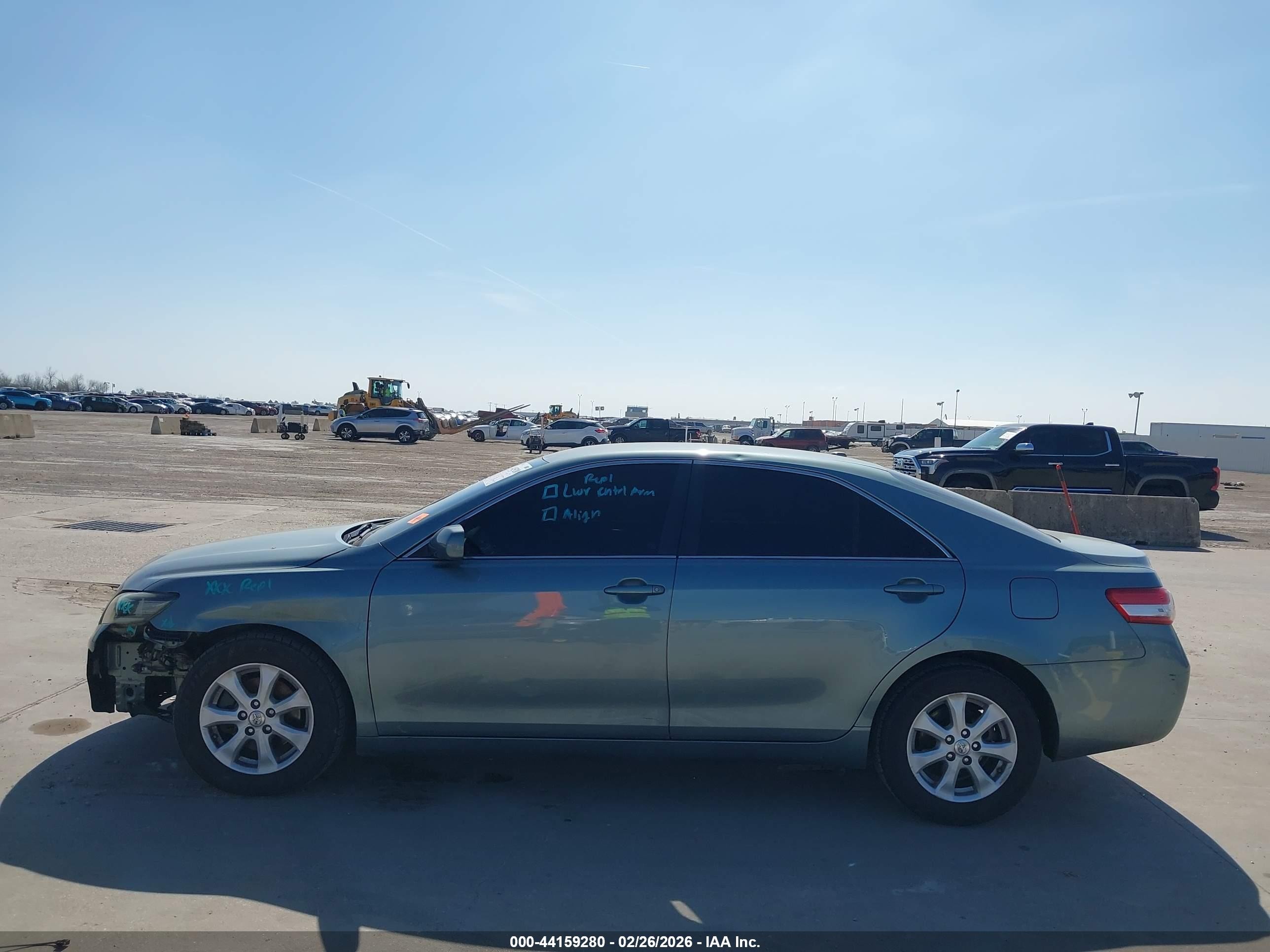 2011 Toyota Camry Le Green vin: 4T4BF3EK8BR101626