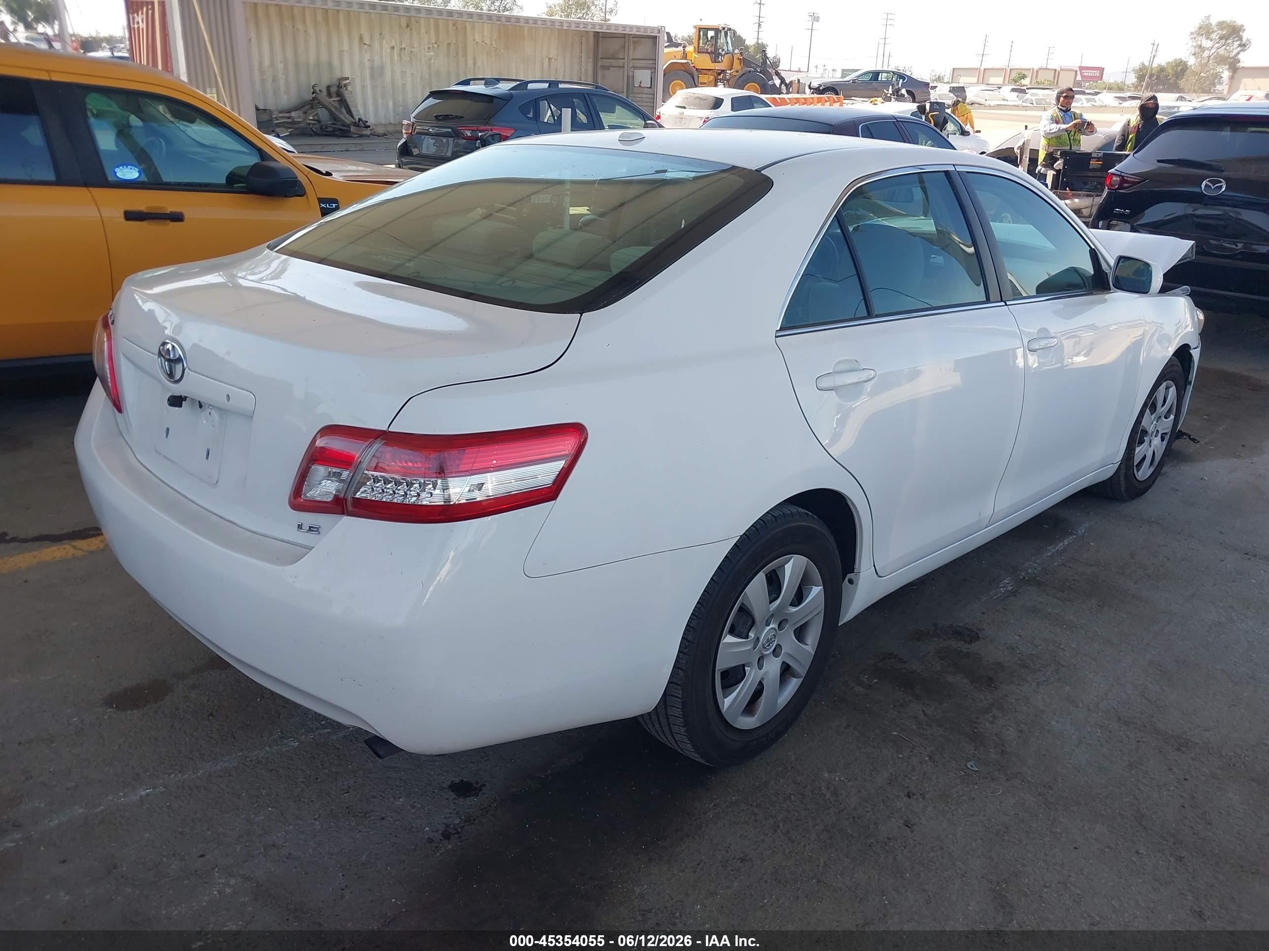 2011 Toyota Camry Le Белый vin: 4T4BF3EK8BR108155