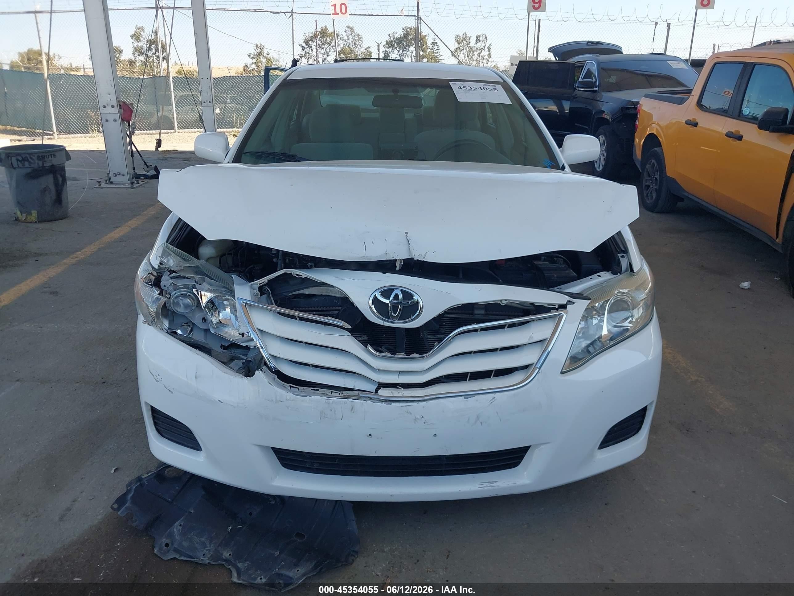 2011 Toyota Camry Le Белый vin: 4T4BF3EK8BR108155