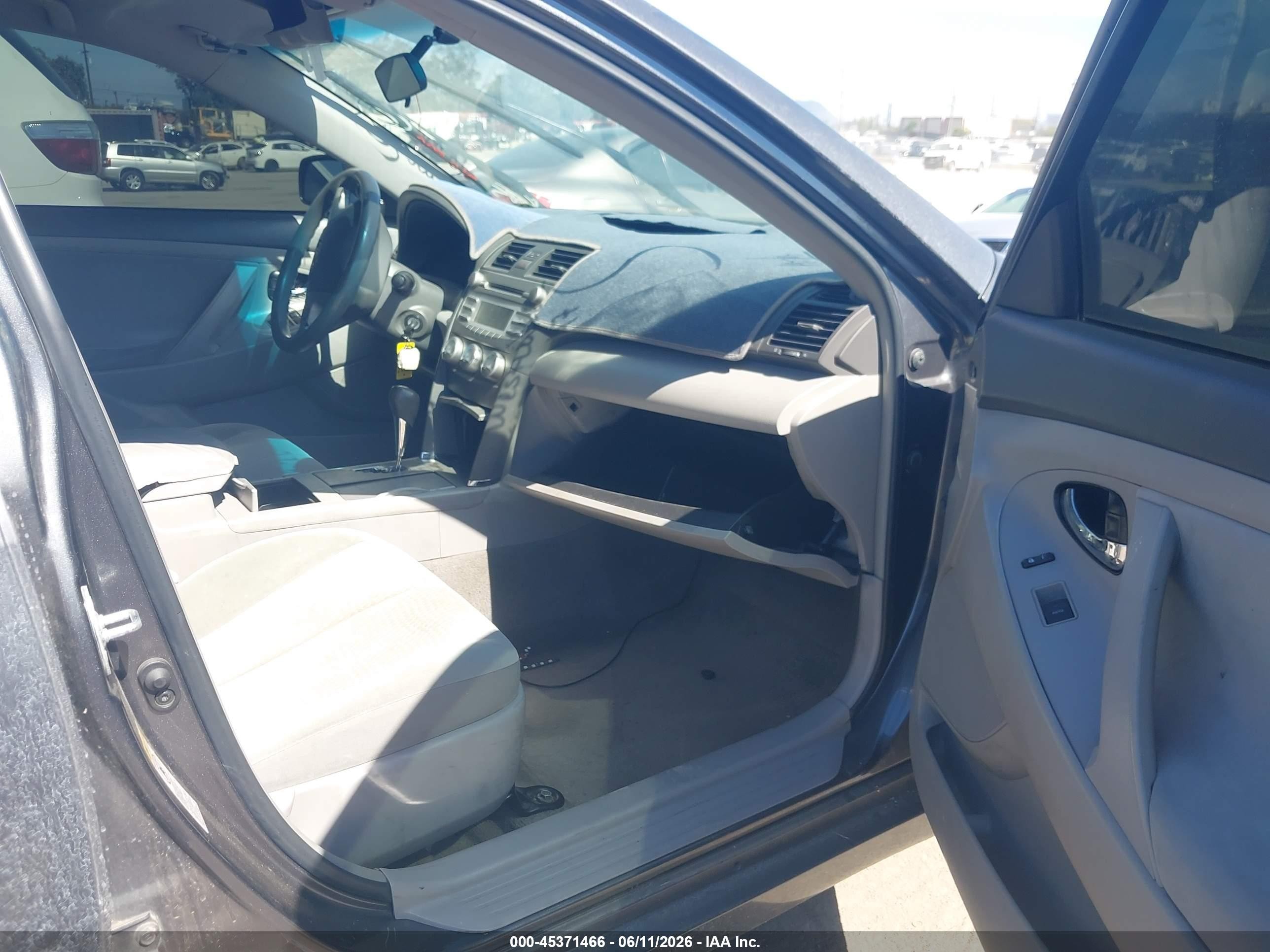 2011 Toyota Camry Le Серый vin: 4T4BF3EK8BR117647