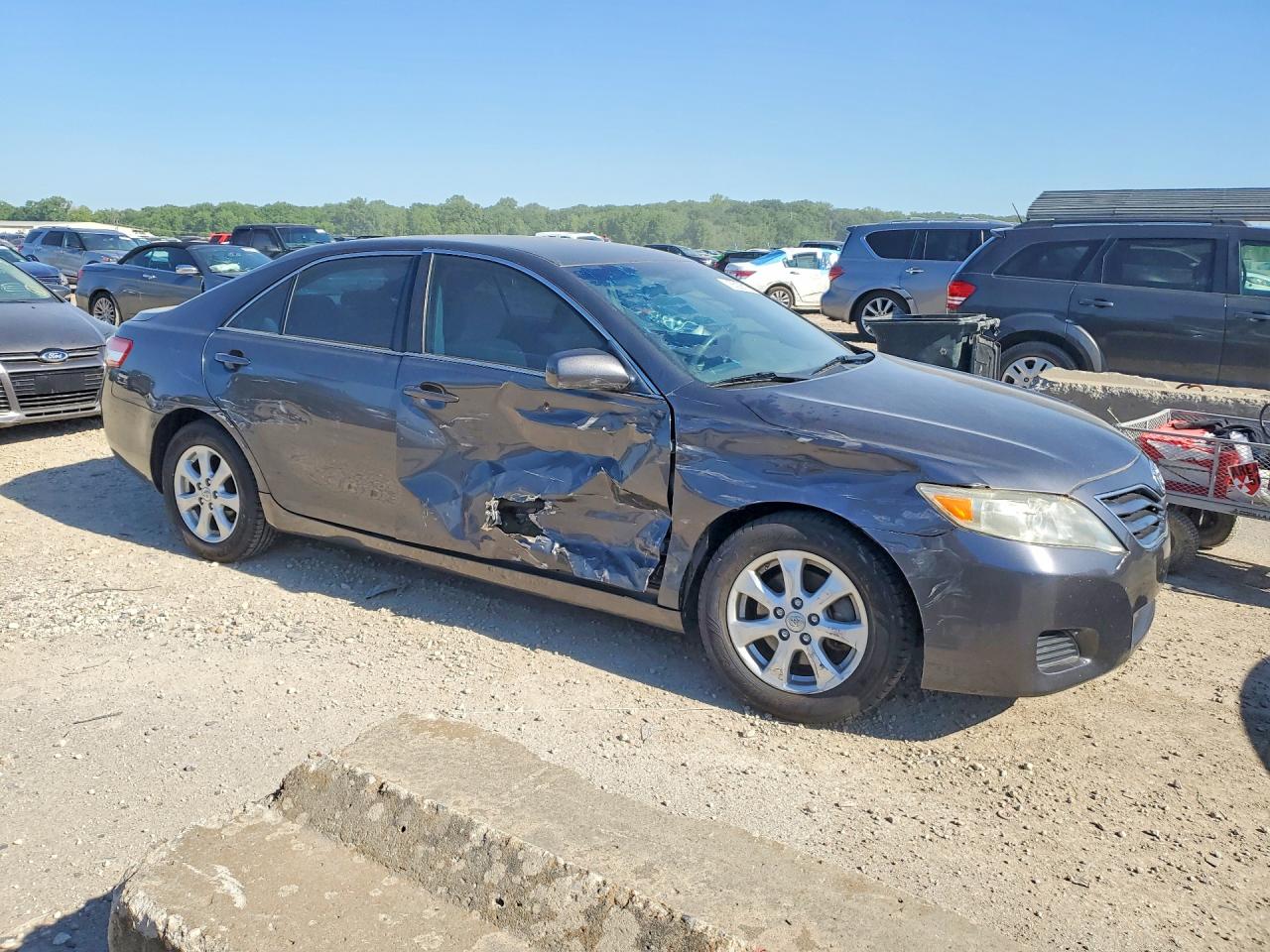 2011 Toyota Camry Le Gray vin: 4T4BF3EK8BR126459