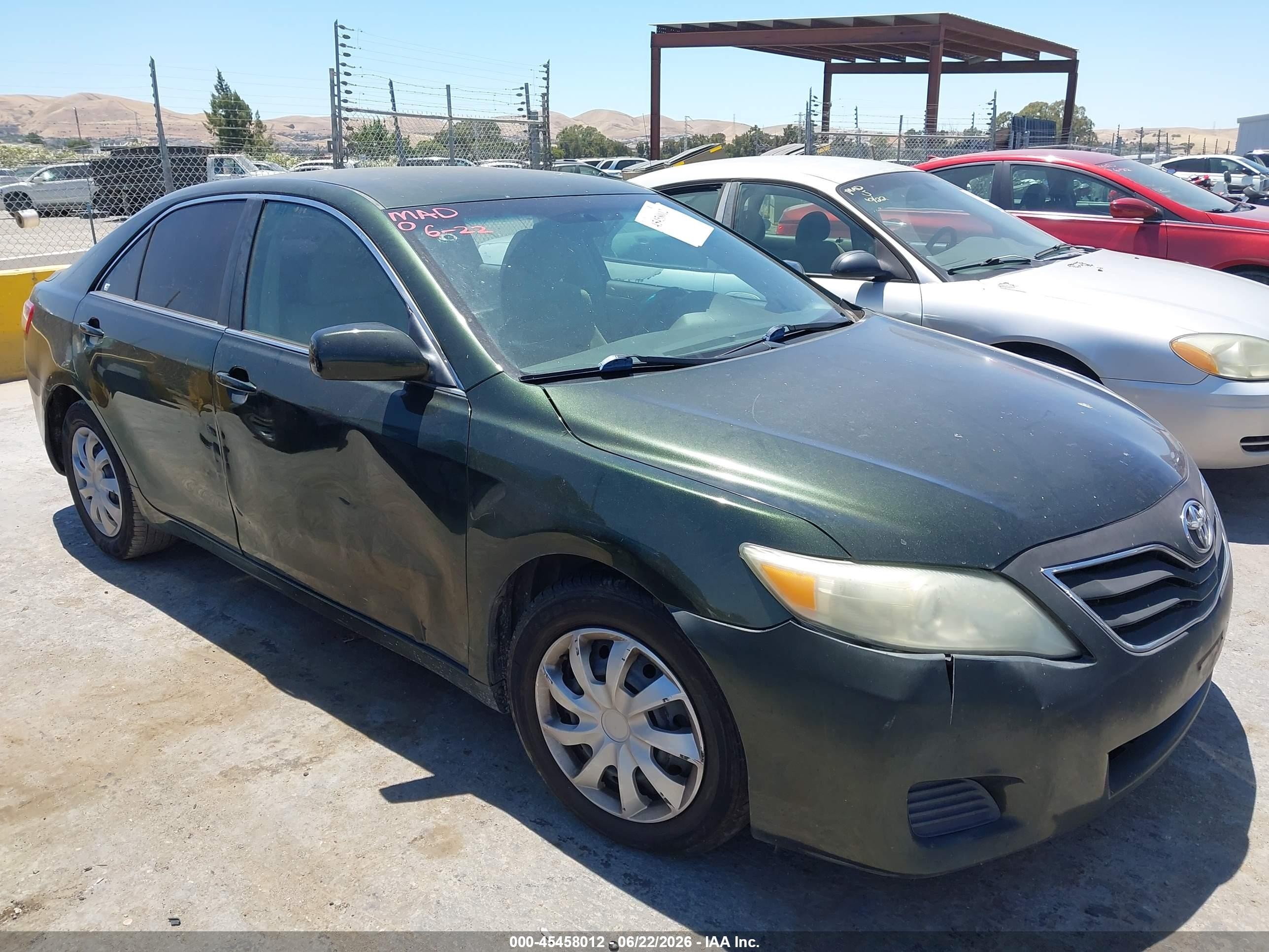 2011 Toyota Camry Le Green vin: 4T4BF3EK8BR131502