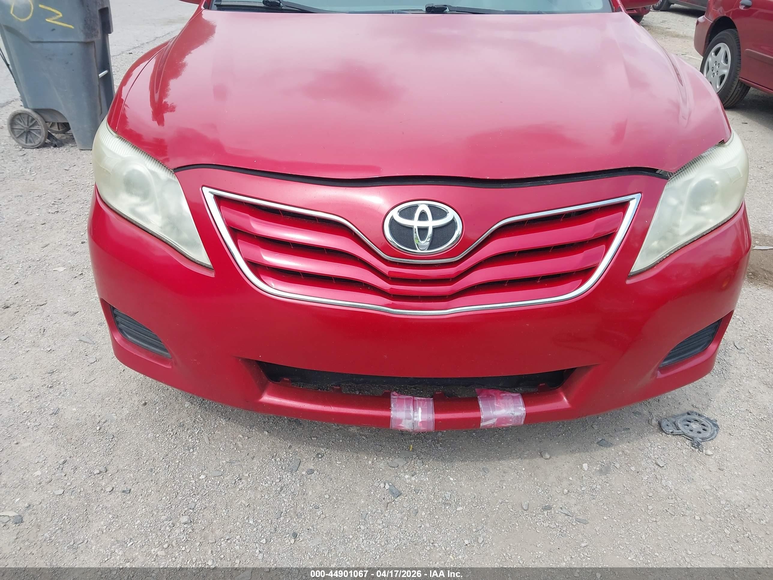 2011 Toyota Camry Le Red vin: 4T4BF3EK8BR136795