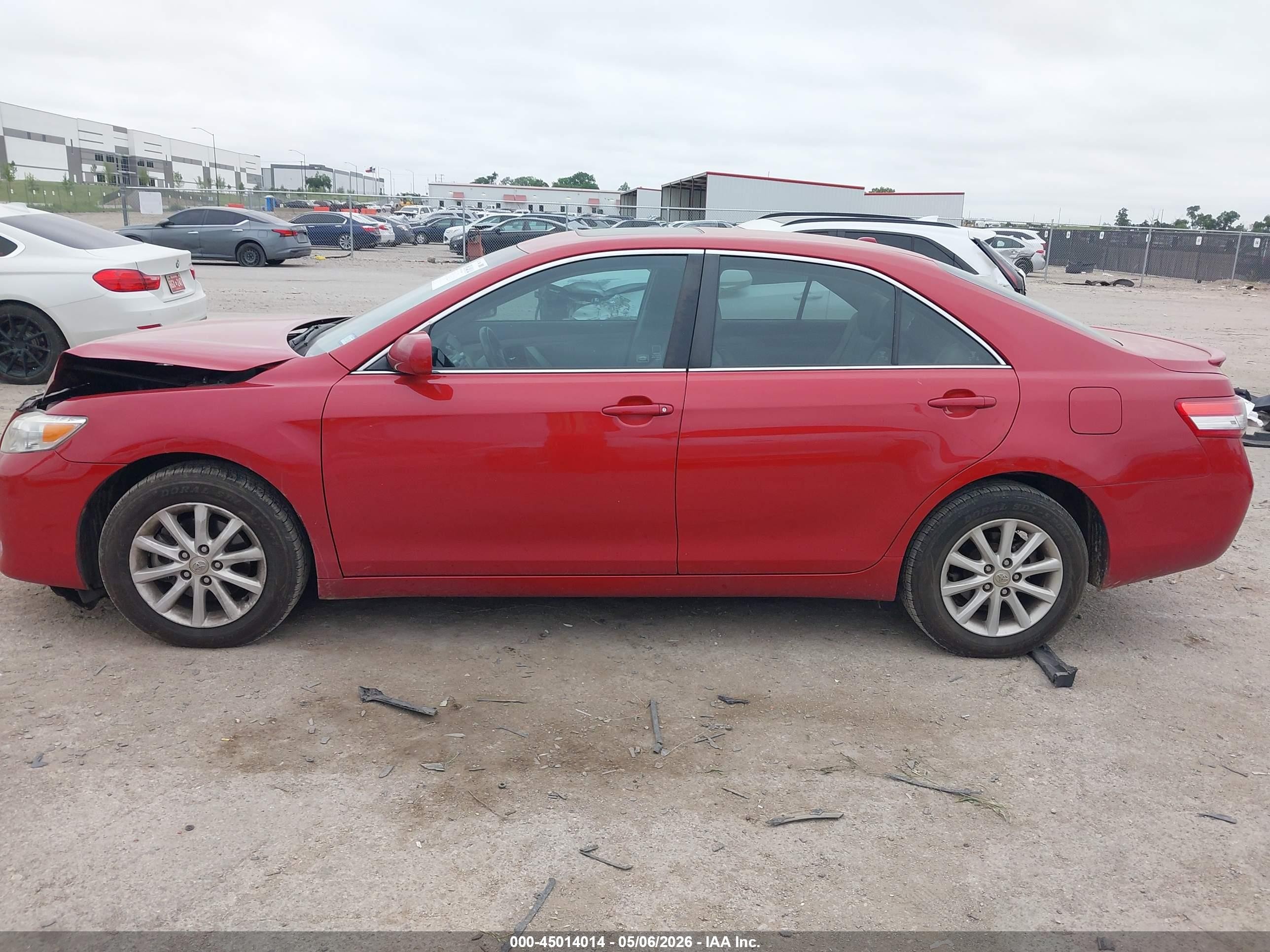 2011 Toyota Camry Xle Red vin: 4T4BF3EK8BR150731