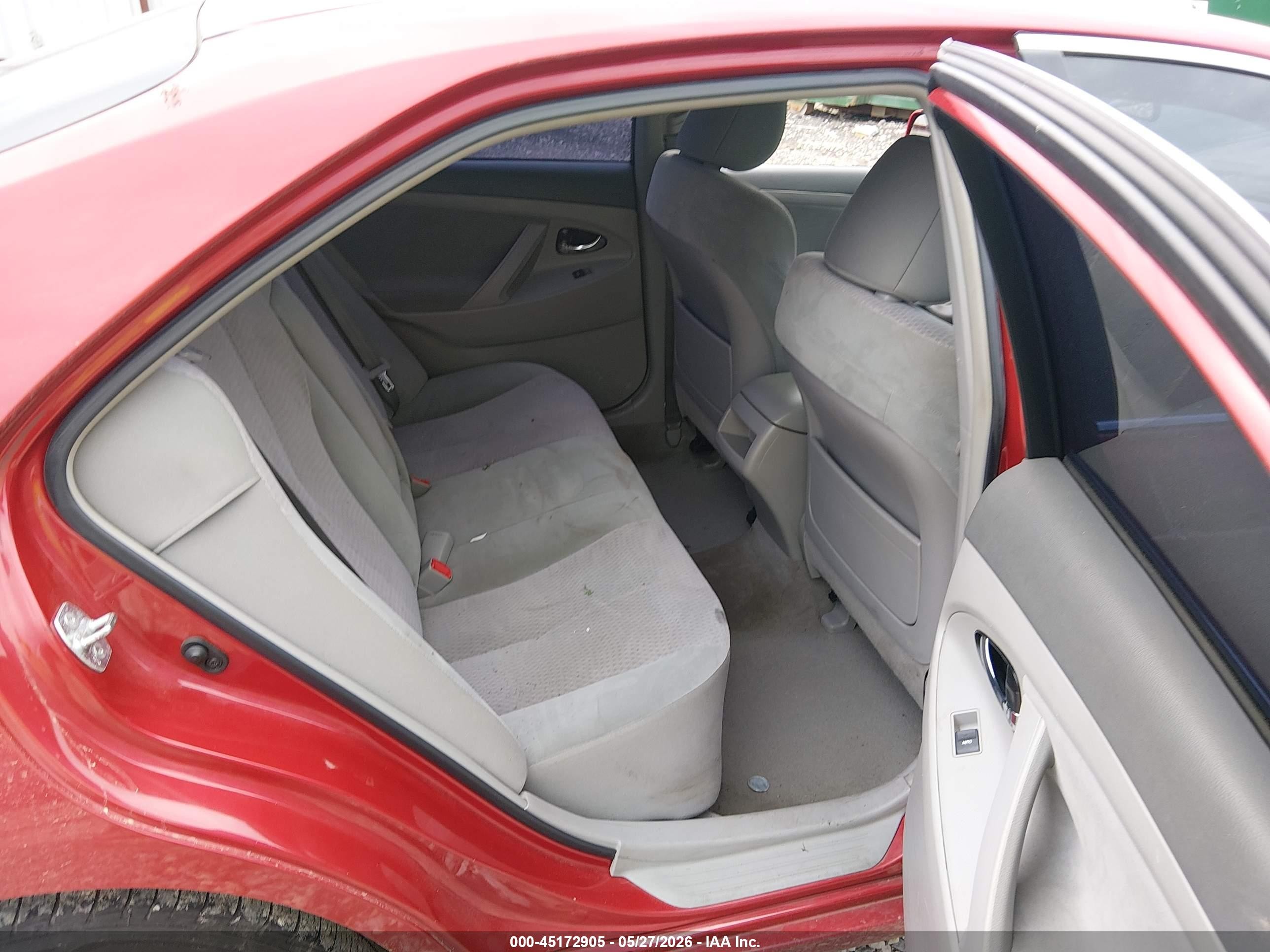 2011 Toyota Camry Le Red vin: 4T4BF3EK8BR162247