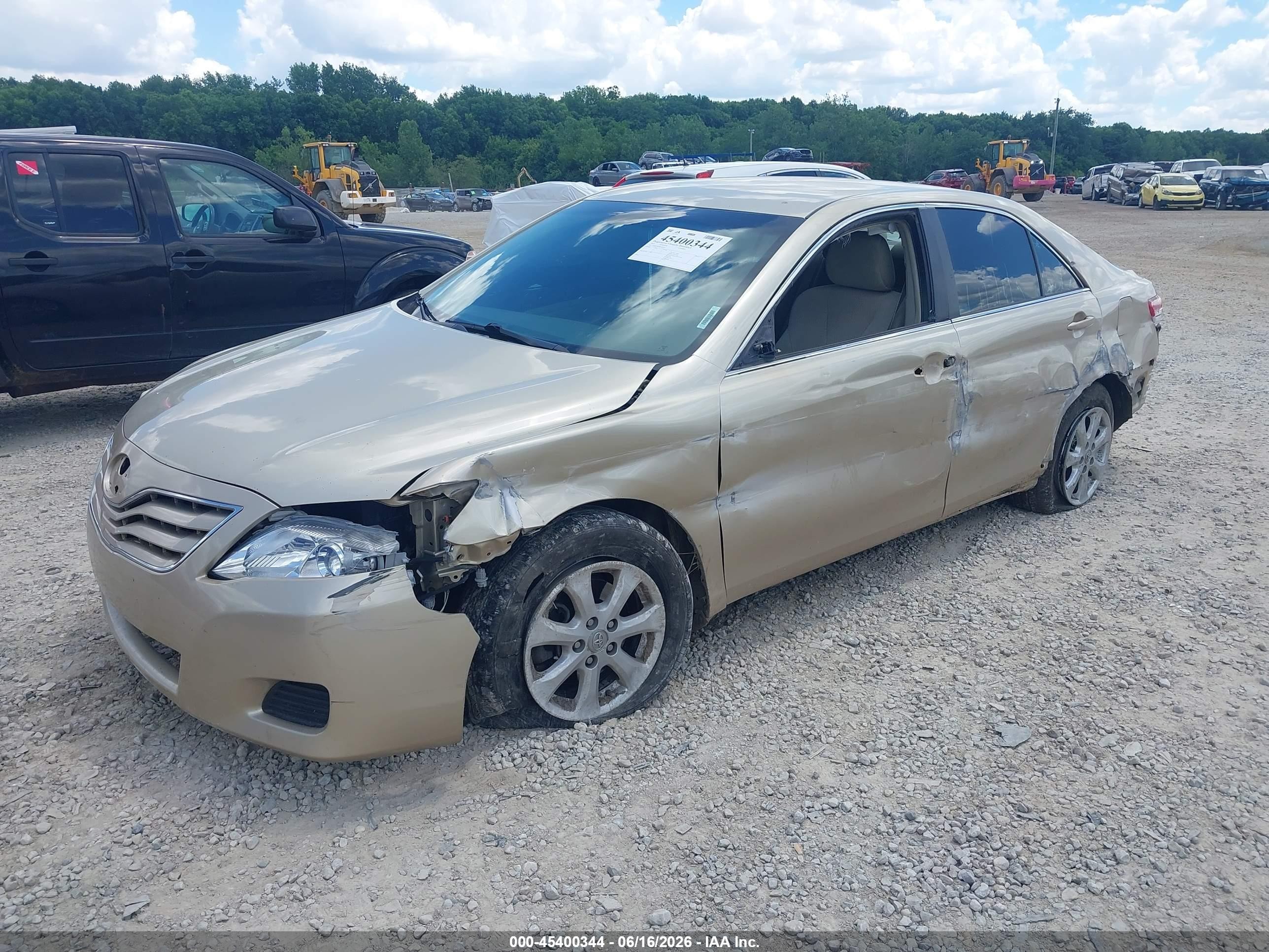 2011 Toyota Camry Le Gold vin: 4T4BF3EK8BR162314