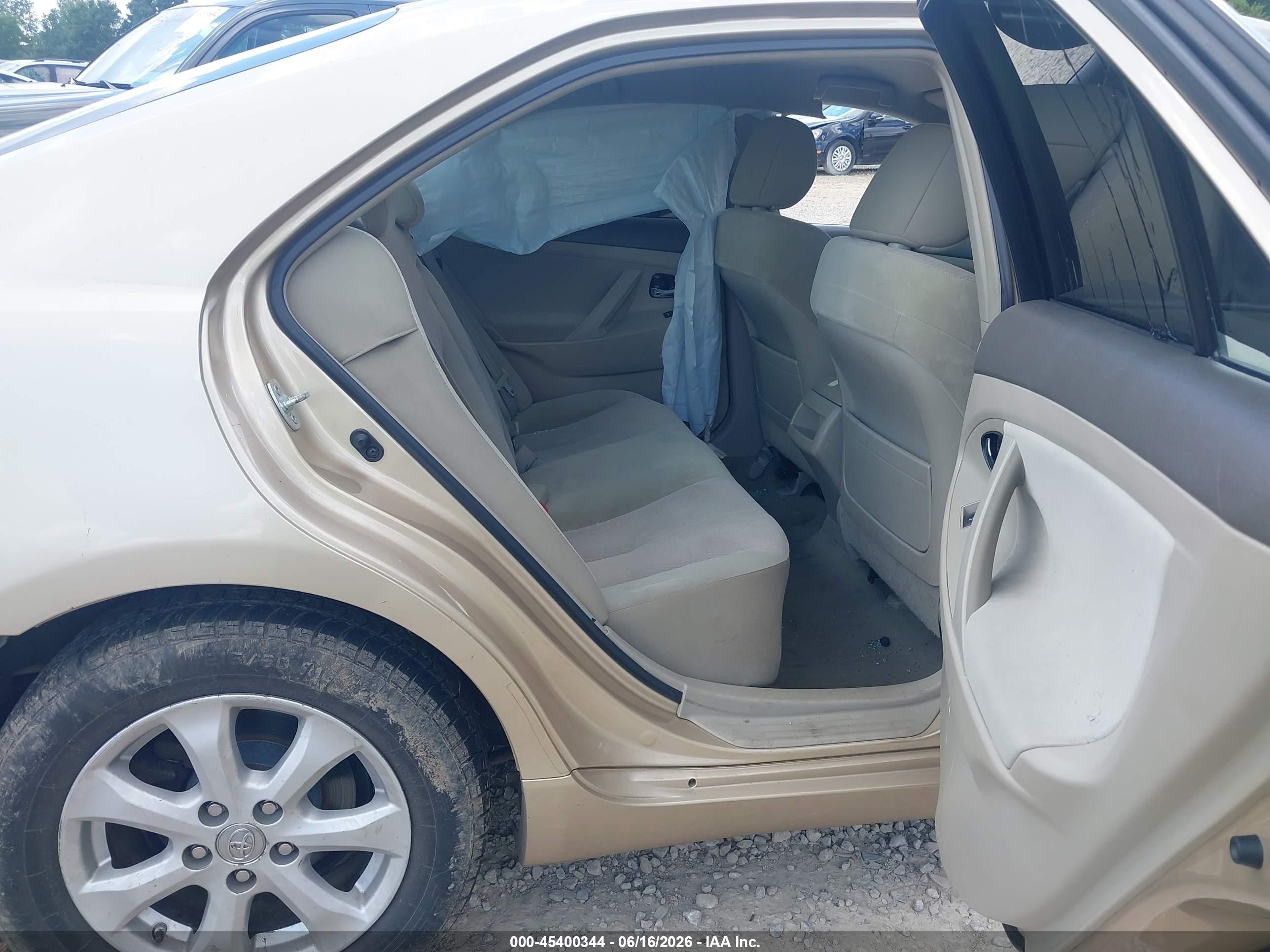 2011 Toyota Camry Le Gold vin: 4T4BF3EK8BR162314