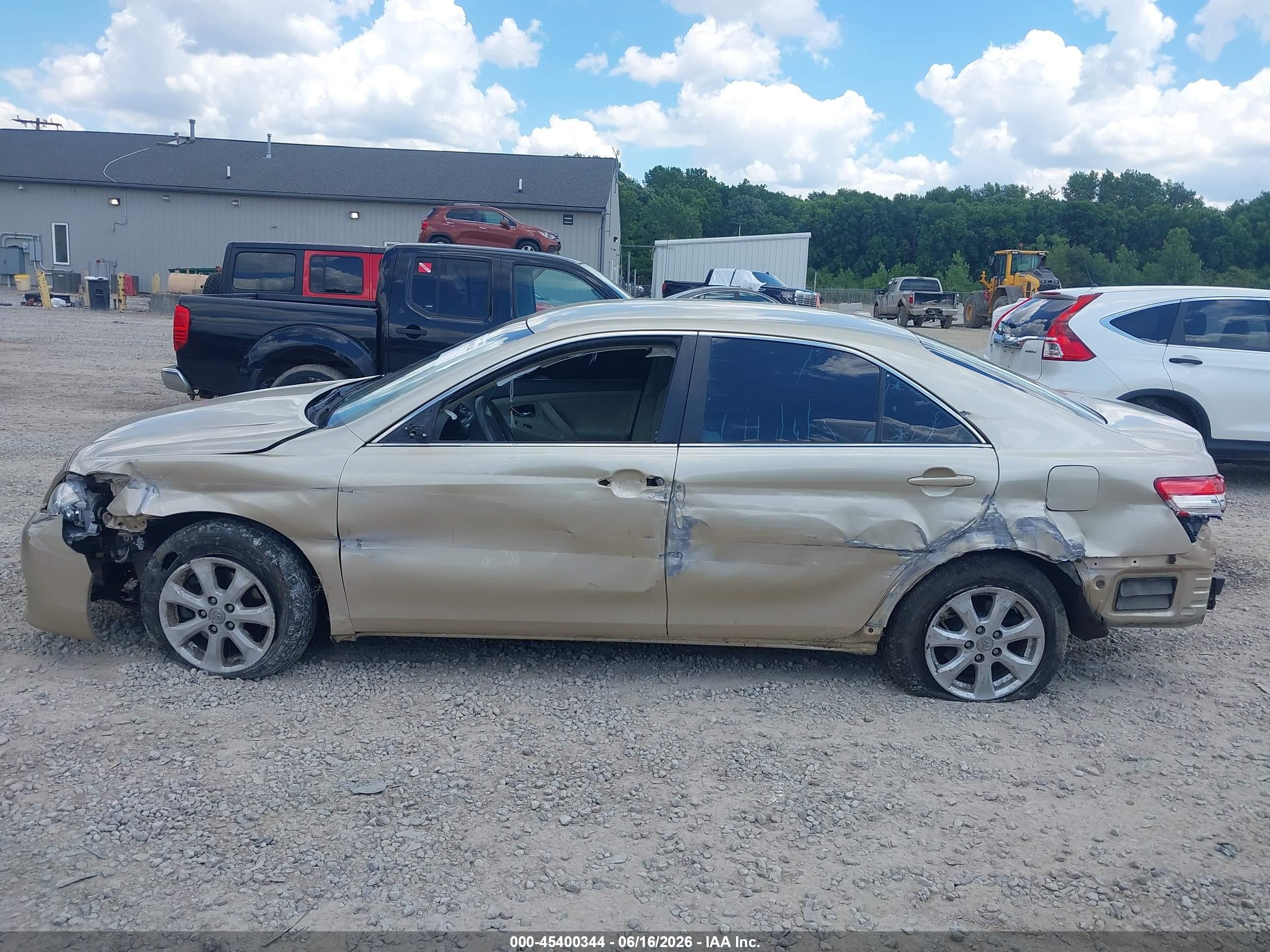 2011 Toyota Camry Le Gold vin: 4T4BF3EK8BR162314