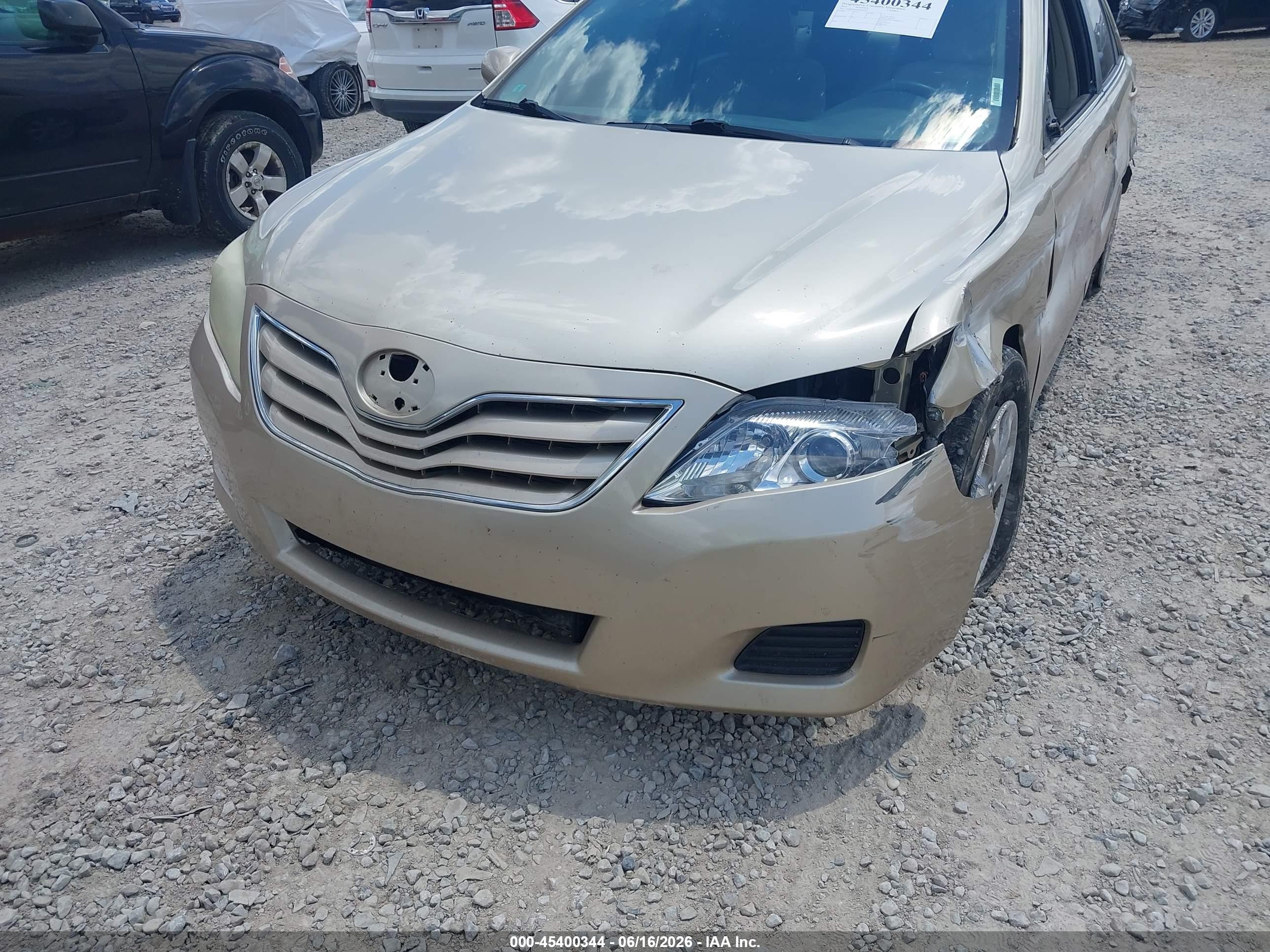 2011 Toyota Camry Le Gold vin: 4T4BF3EK8BR162314