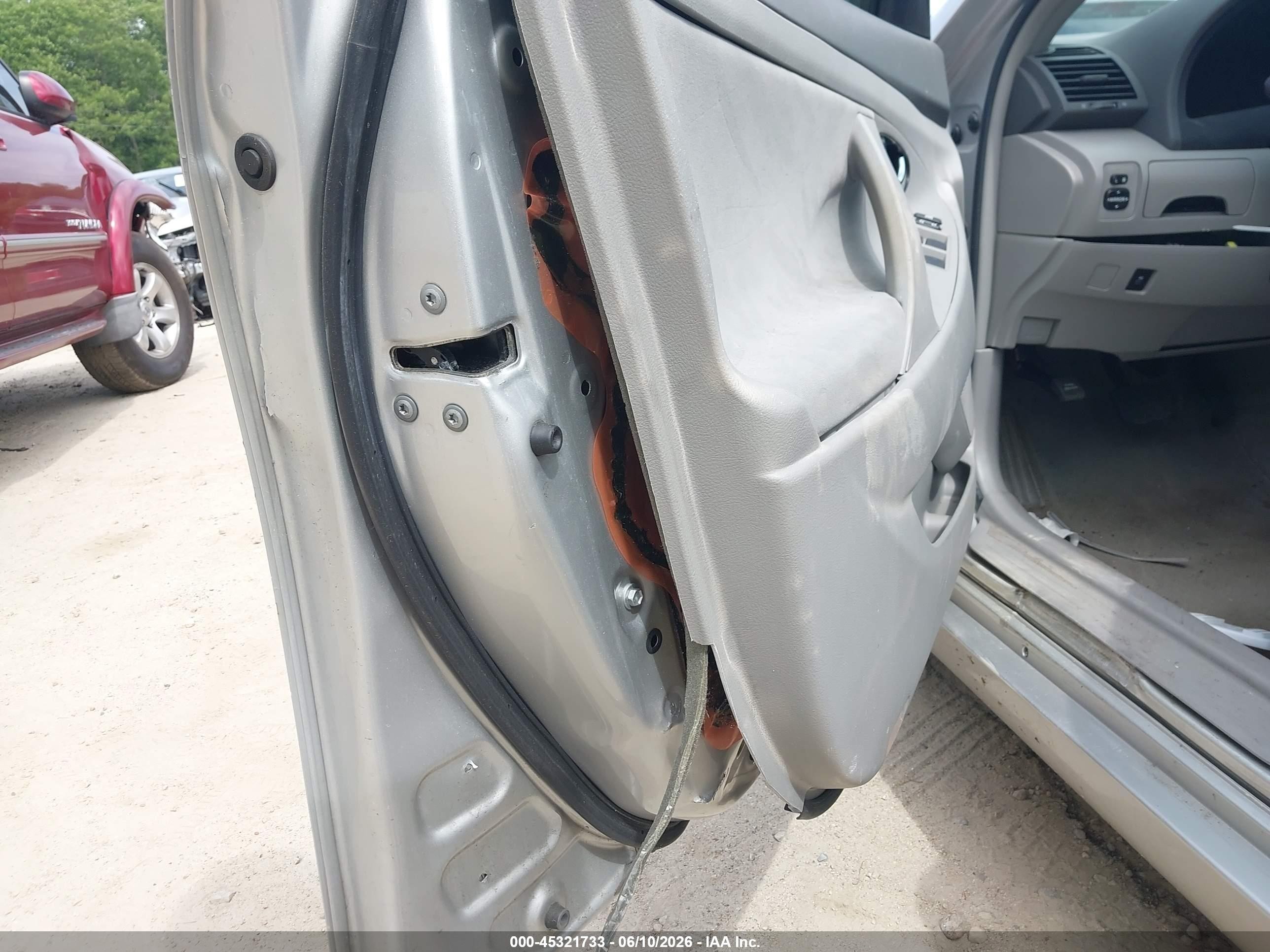 2011 Toyota Camry Le Silver vin: 4T4BF3EK8BR173040