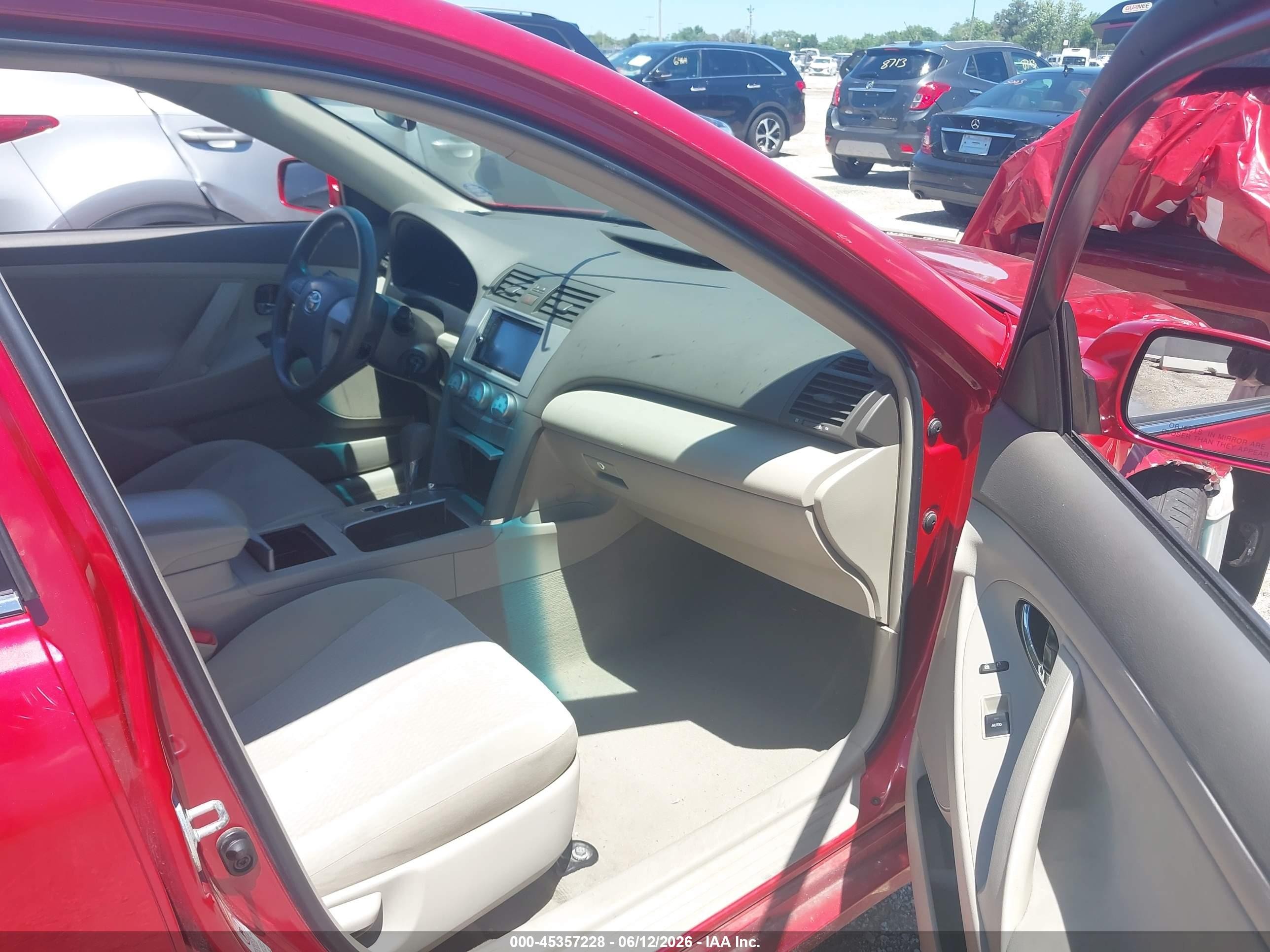 2011 Toyota Camry Le Red vin: 4T4BF3EK8BR196544
