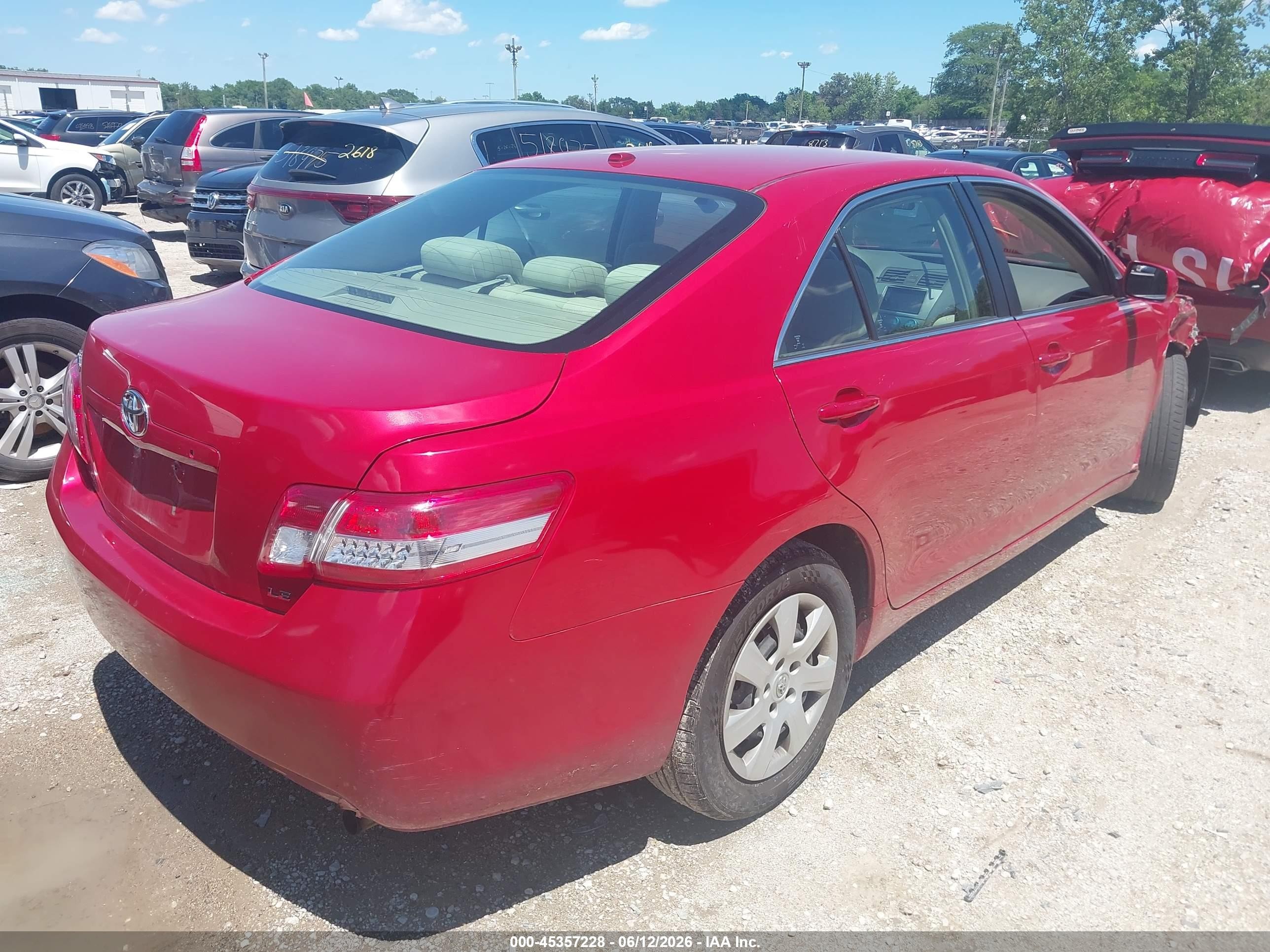 2011 Toyota Camry Le Red vin: 4T4BF3EK8BR196544