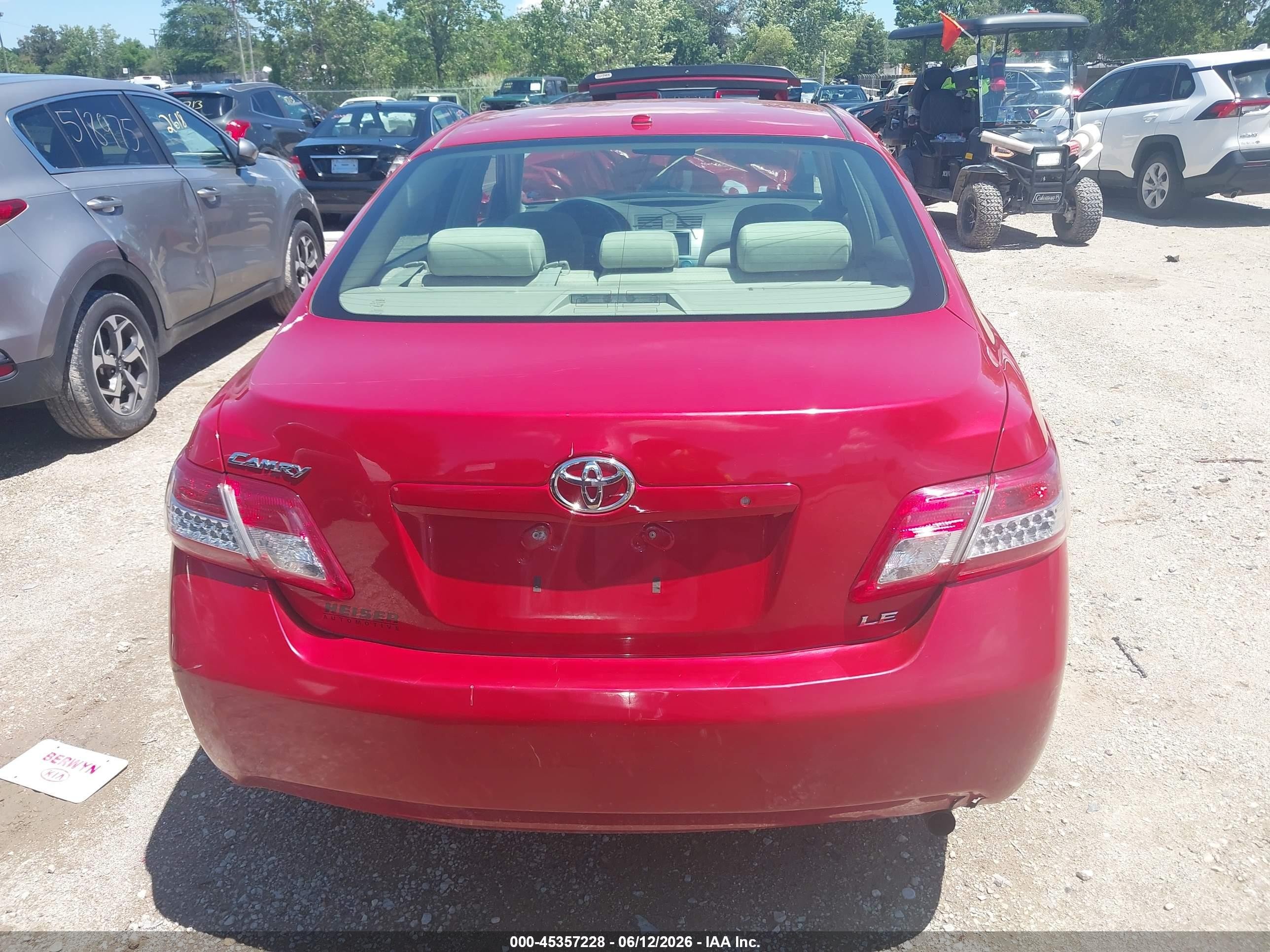 2011 Toyota Camry Le Red vin: 4T4BF3EK8BR196544