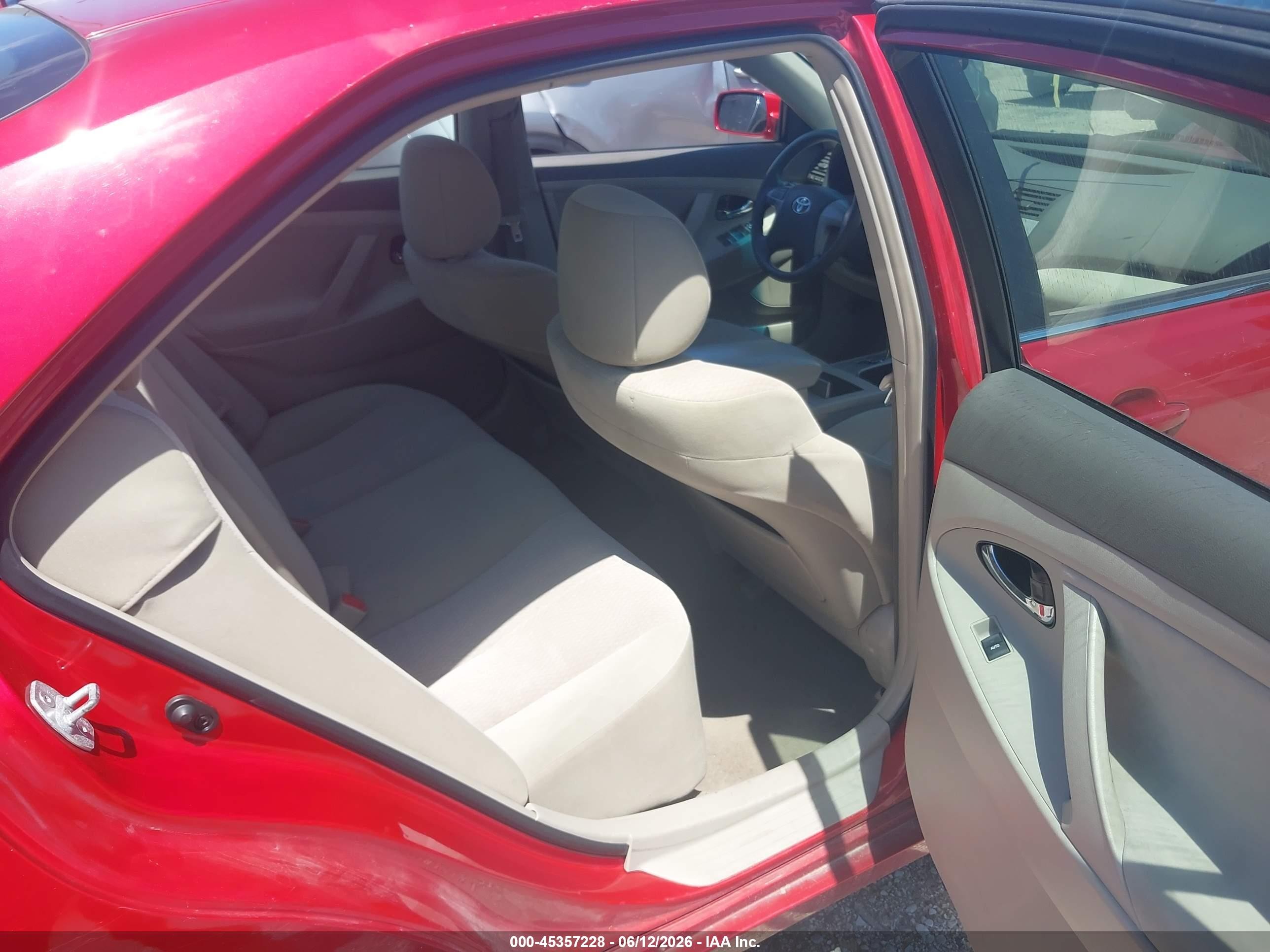 2011 Toyota Camry Le Red vin: 4T4BF3EK8BR196544