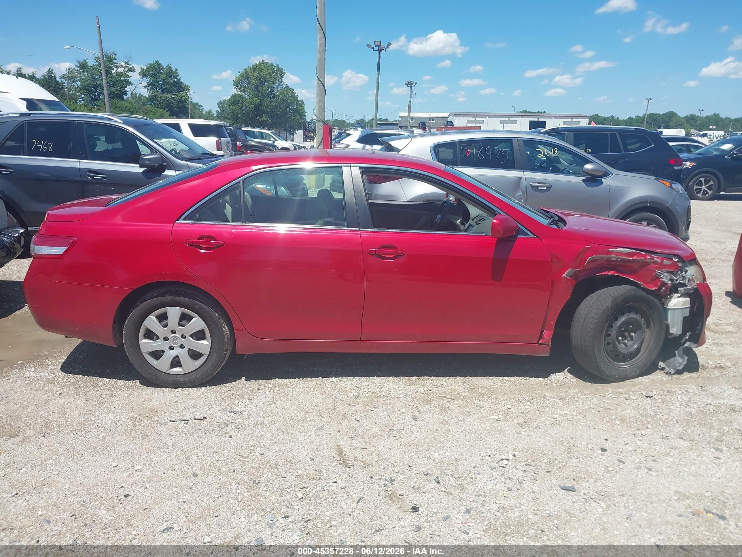 2011 Toyota Camry Le Red vin: 4T4BF3EK8BR196544