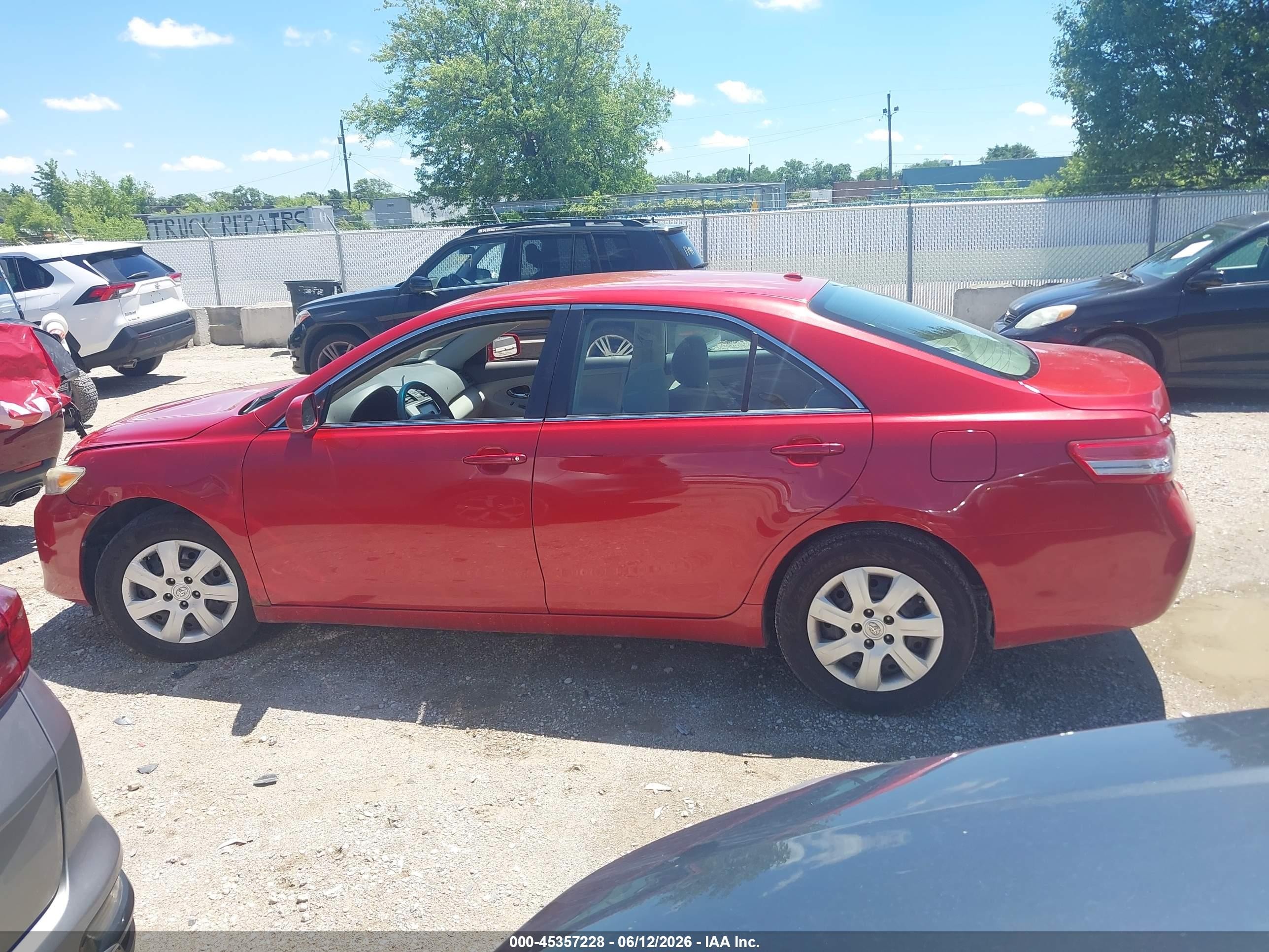 2011 Toyota Camry Le Red vin: 4T4BF3EK8BR196544