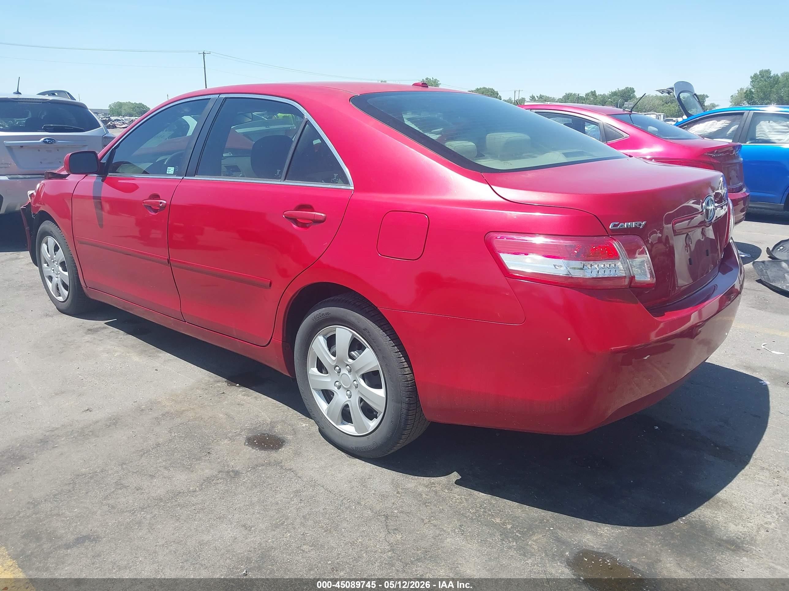 2011 Toyota Camry Le Red vin: 4T4BF3EK8BR210197
