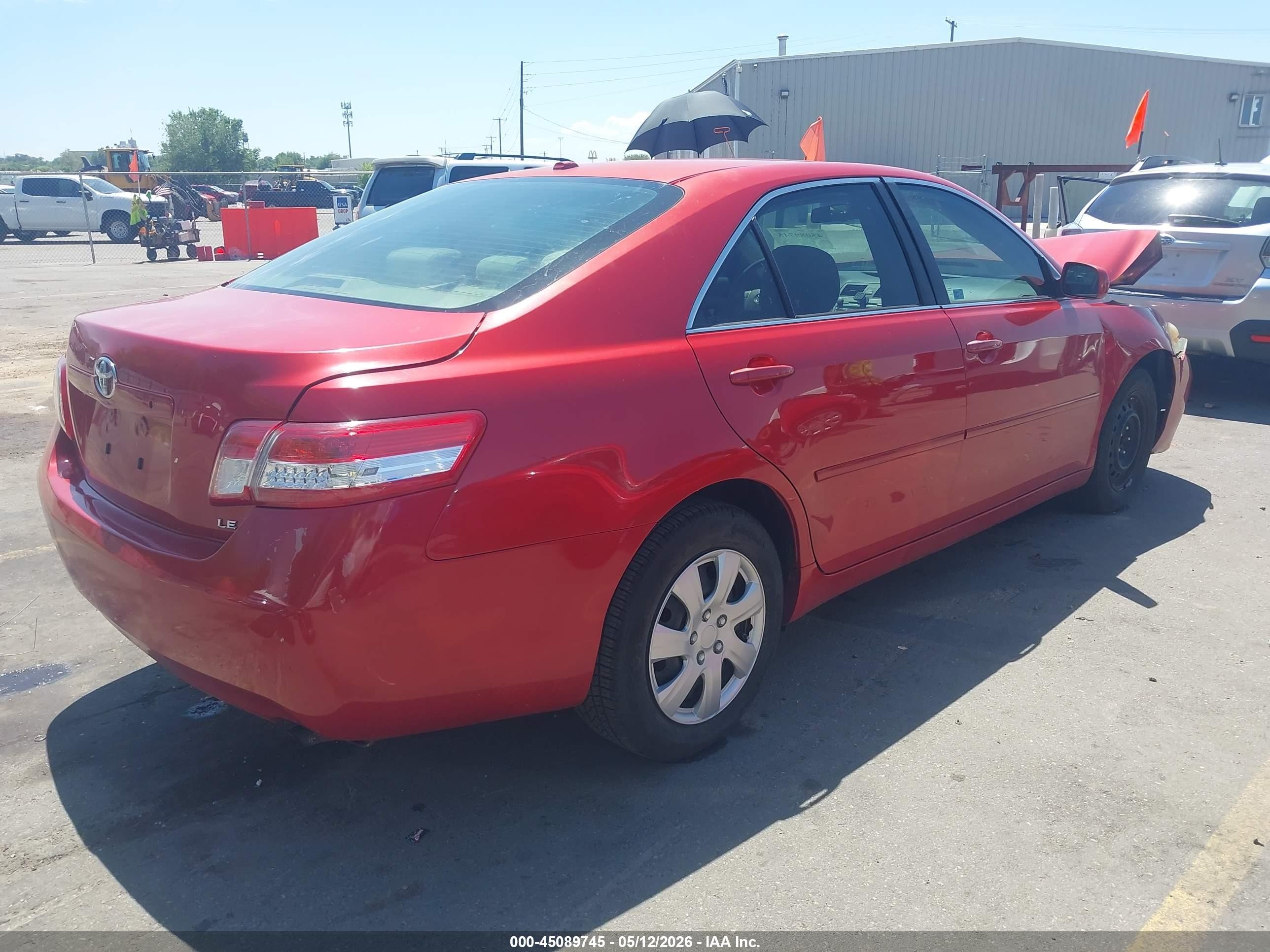2011 Toyota Camry Le Red vin: 4T4BF3EK8BR210197