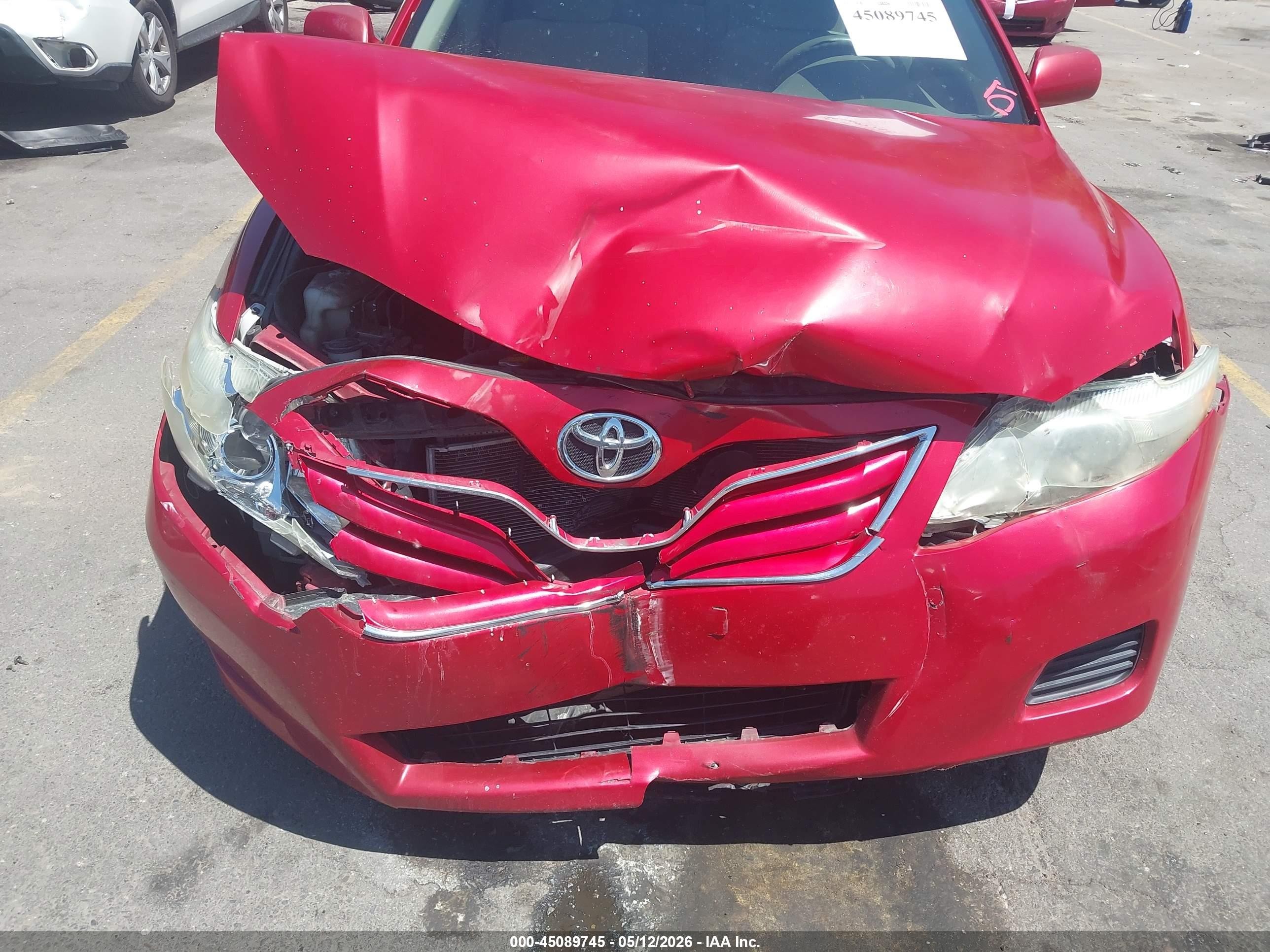 2011 Toyota Camry Le Red vin: 4T4BF3EK8BR210197