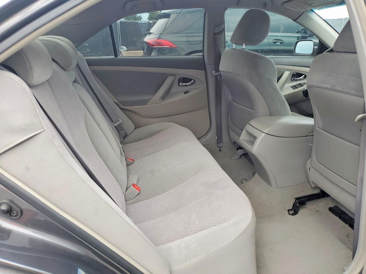 2010 Toyota Camry Le Gray vin: 4T4BF3EK9AR009066