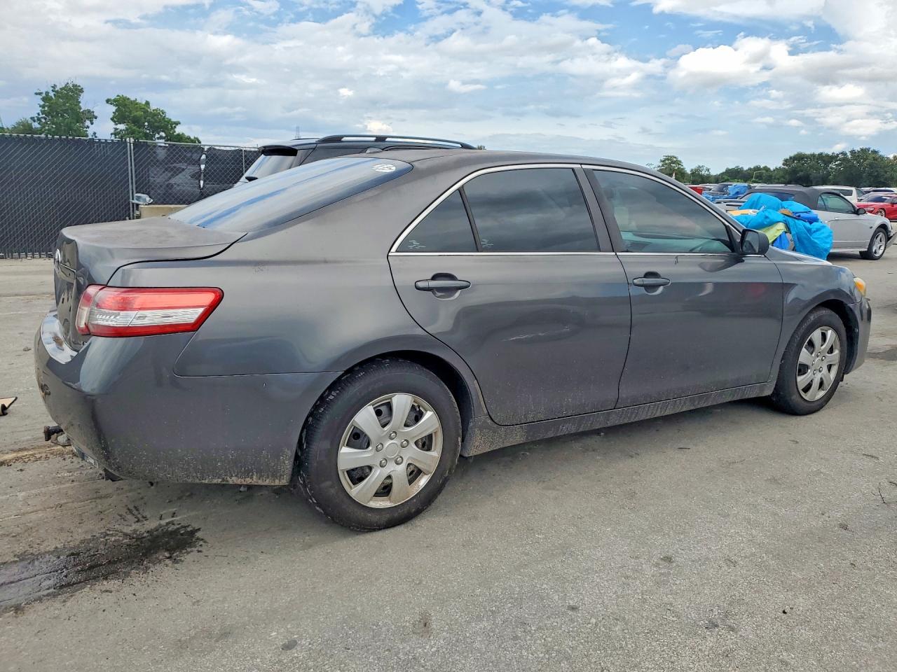 2010 Toyota Camry Le Gray vin: 4T4BF3EK9AR009066