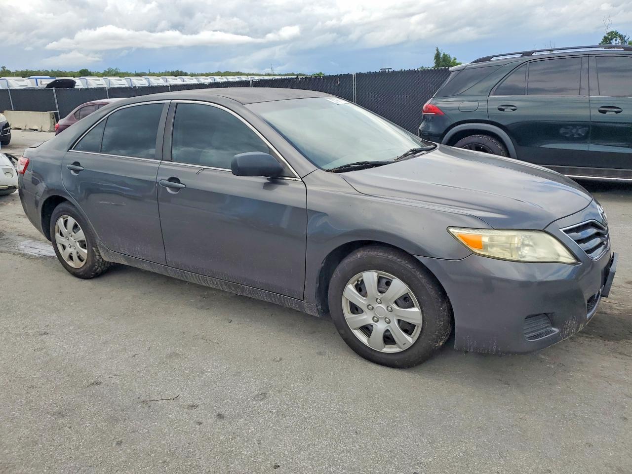 2010 Toyota Camry Le Gray vin: 4T4BF3EK9AR009066