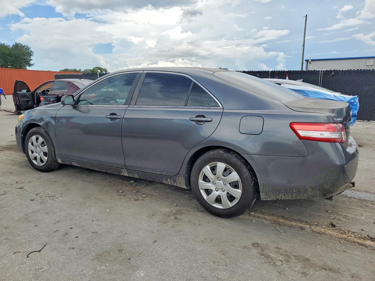 2010 Toyota Camry Le Gray vin: 4T4BF3EK9AR009066